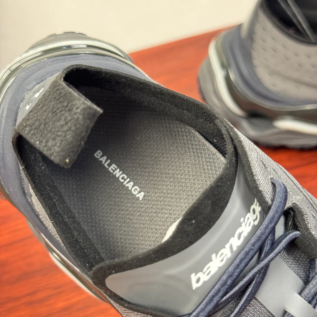 Кроссовки Женские Balenciaga 11393420