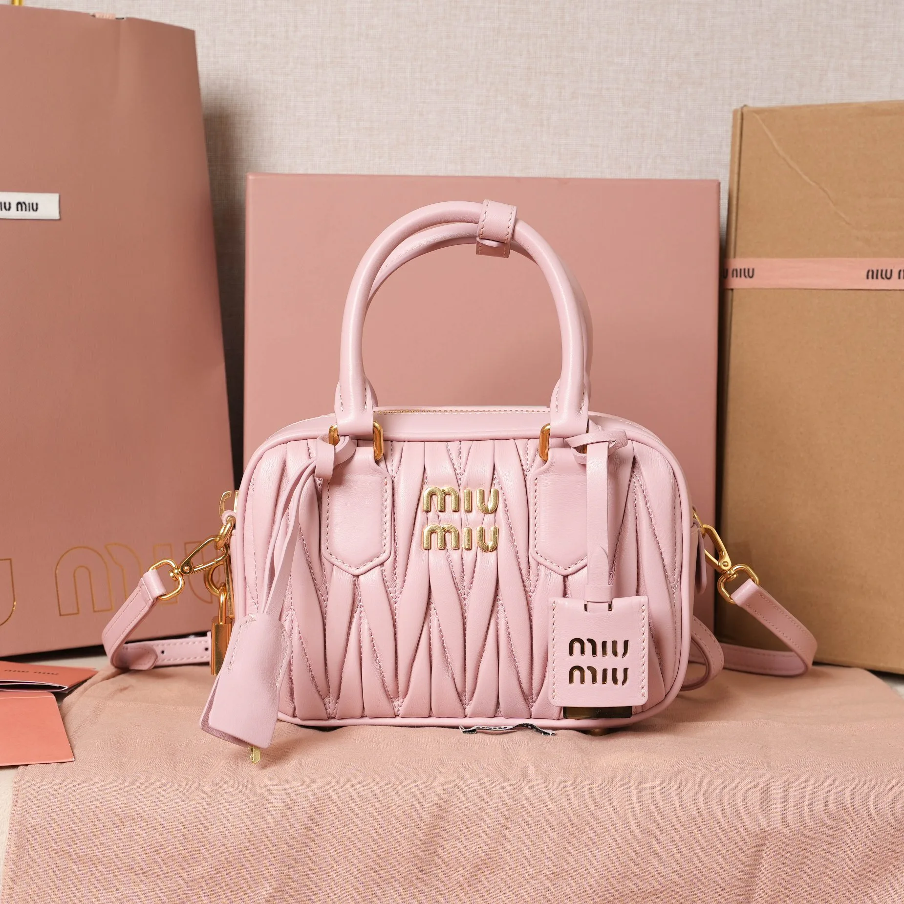 Классические Сумки Женские Miu Miu 11402752