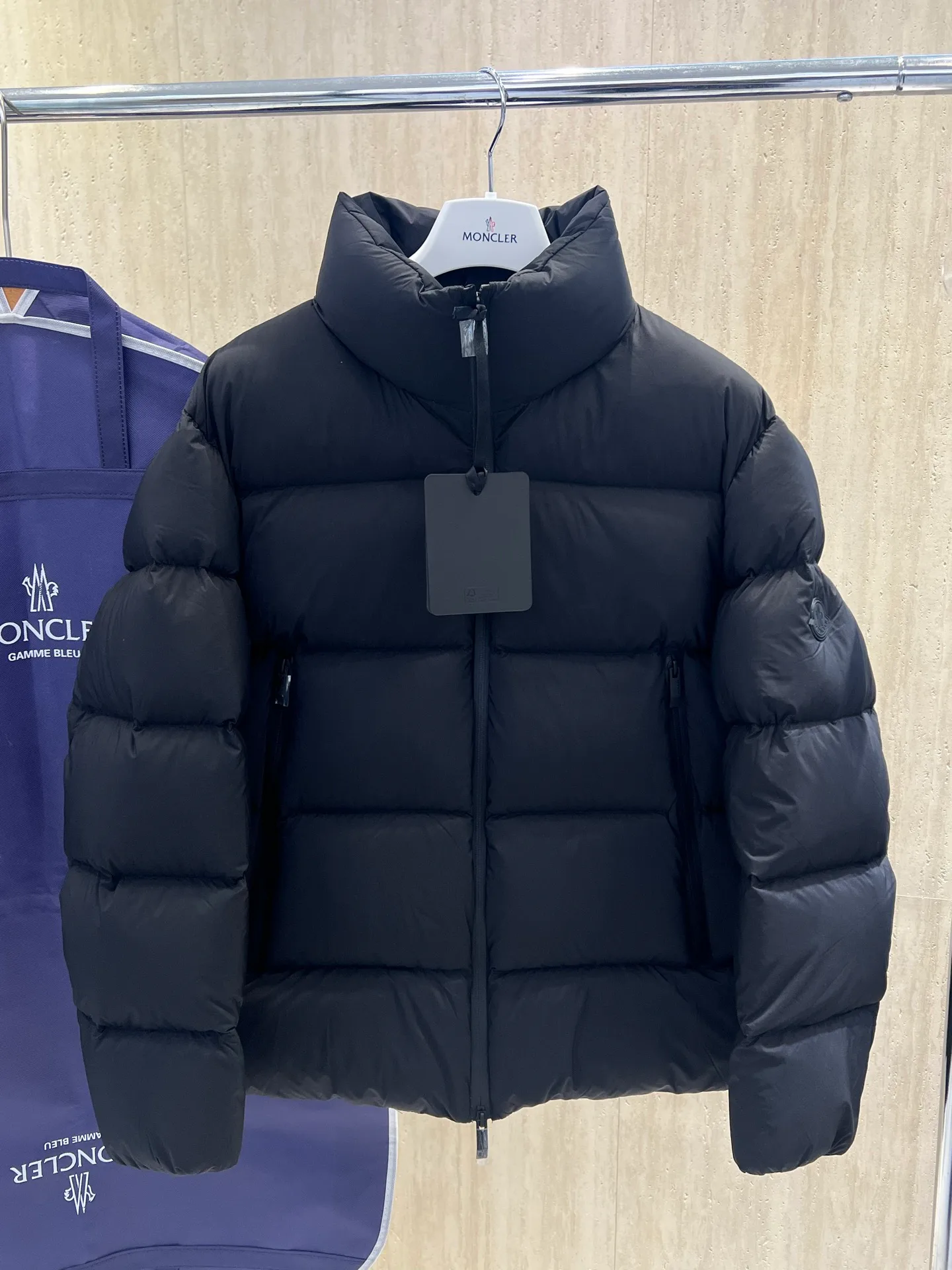 Куртки И Пуховики Мужские Moncler 18231560