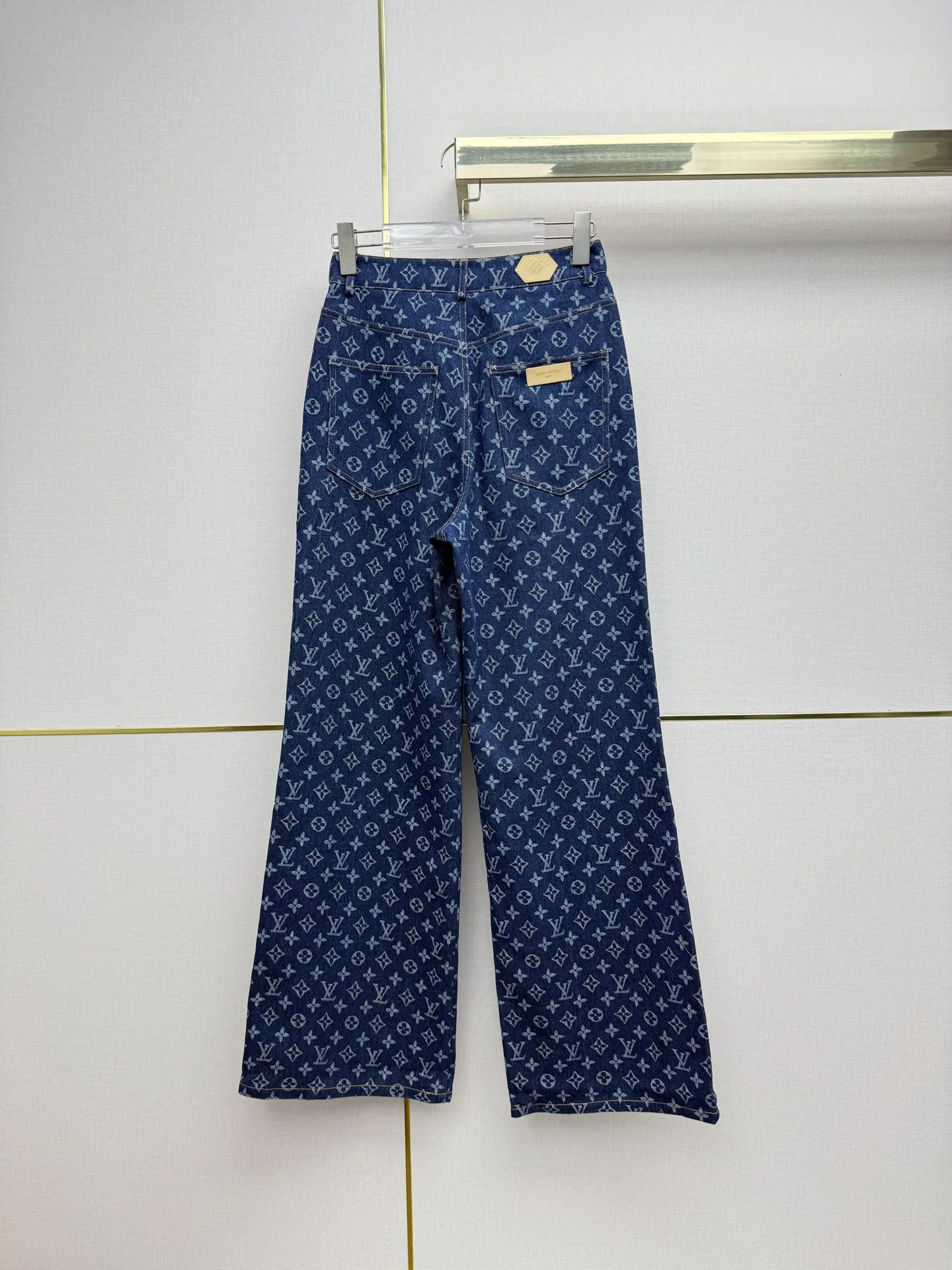 Джинсы Женские Louis Vuitton 17908347