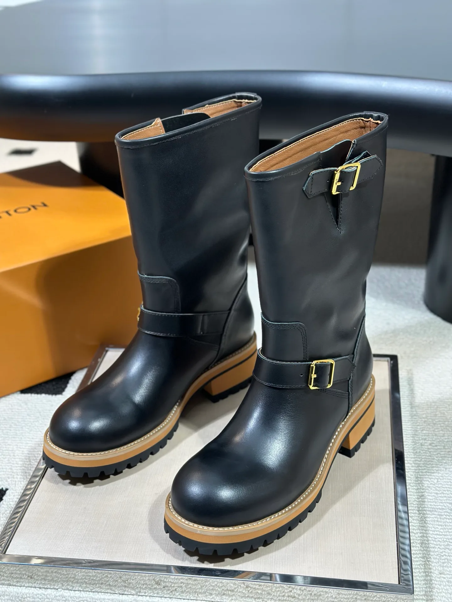 Ботинки Женские Louis Vuitton 18638536