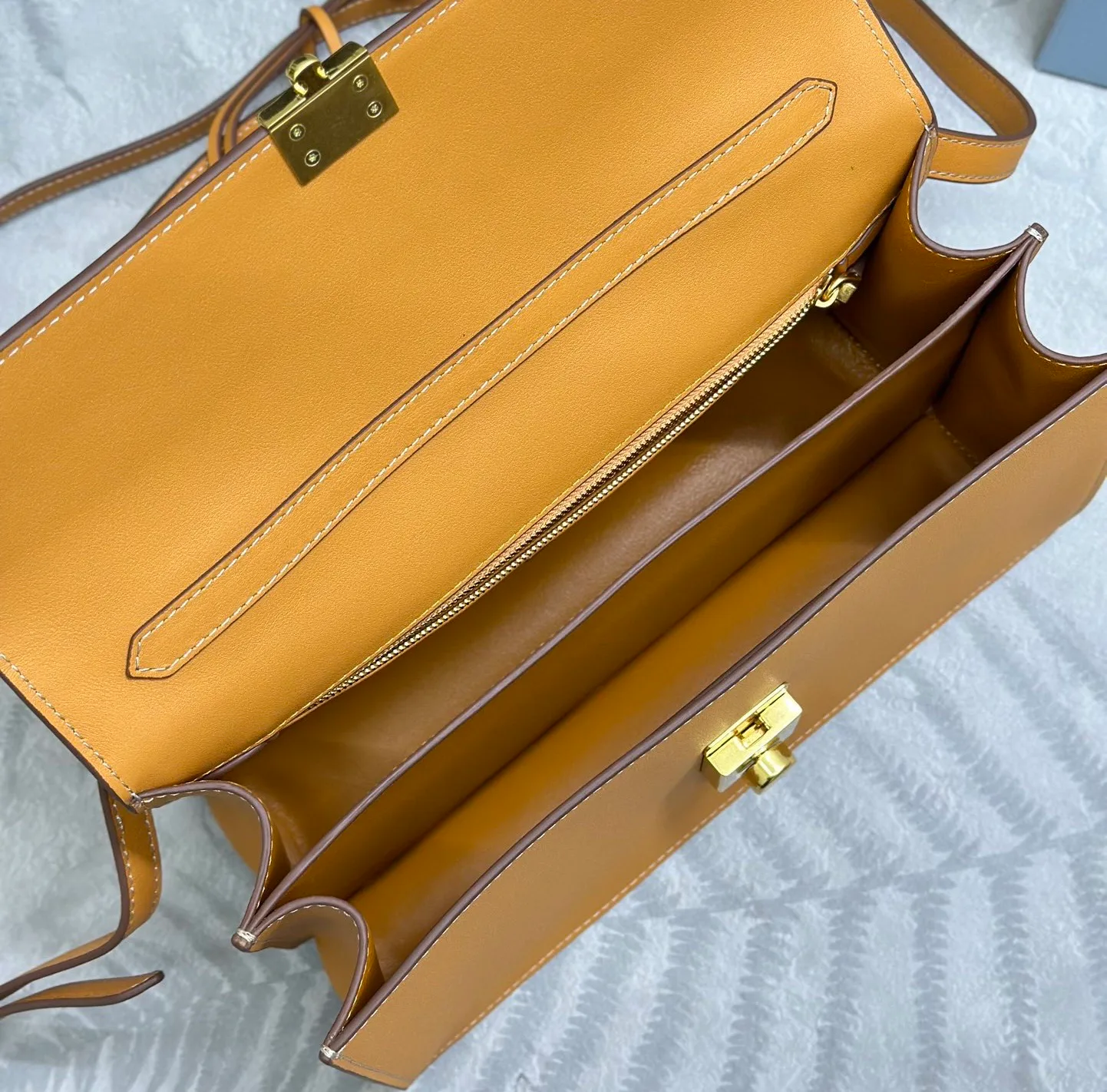 Сумки На Ремне Женские Prada 11462441