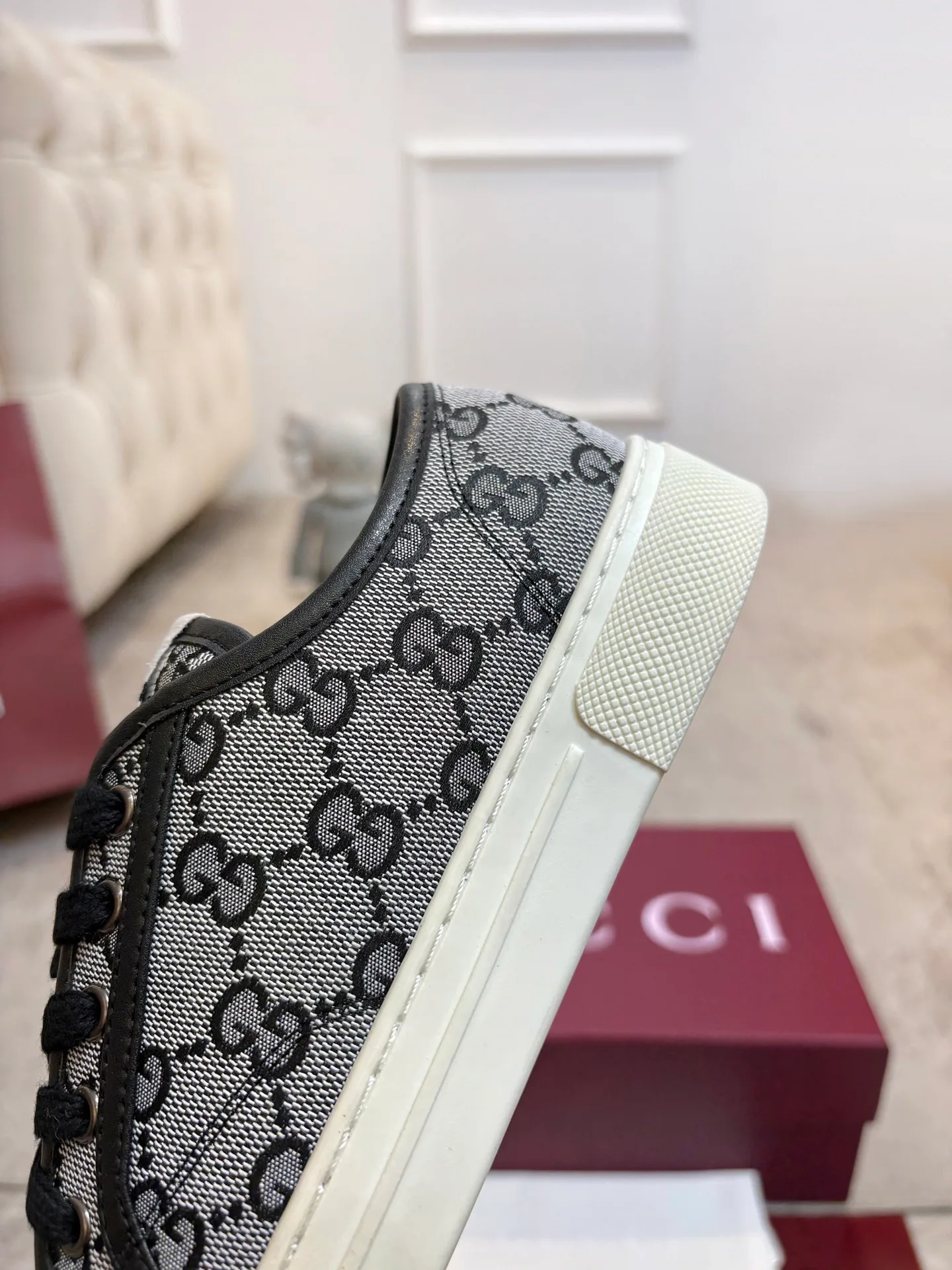 Кроссовки Женские Gucci 18901598