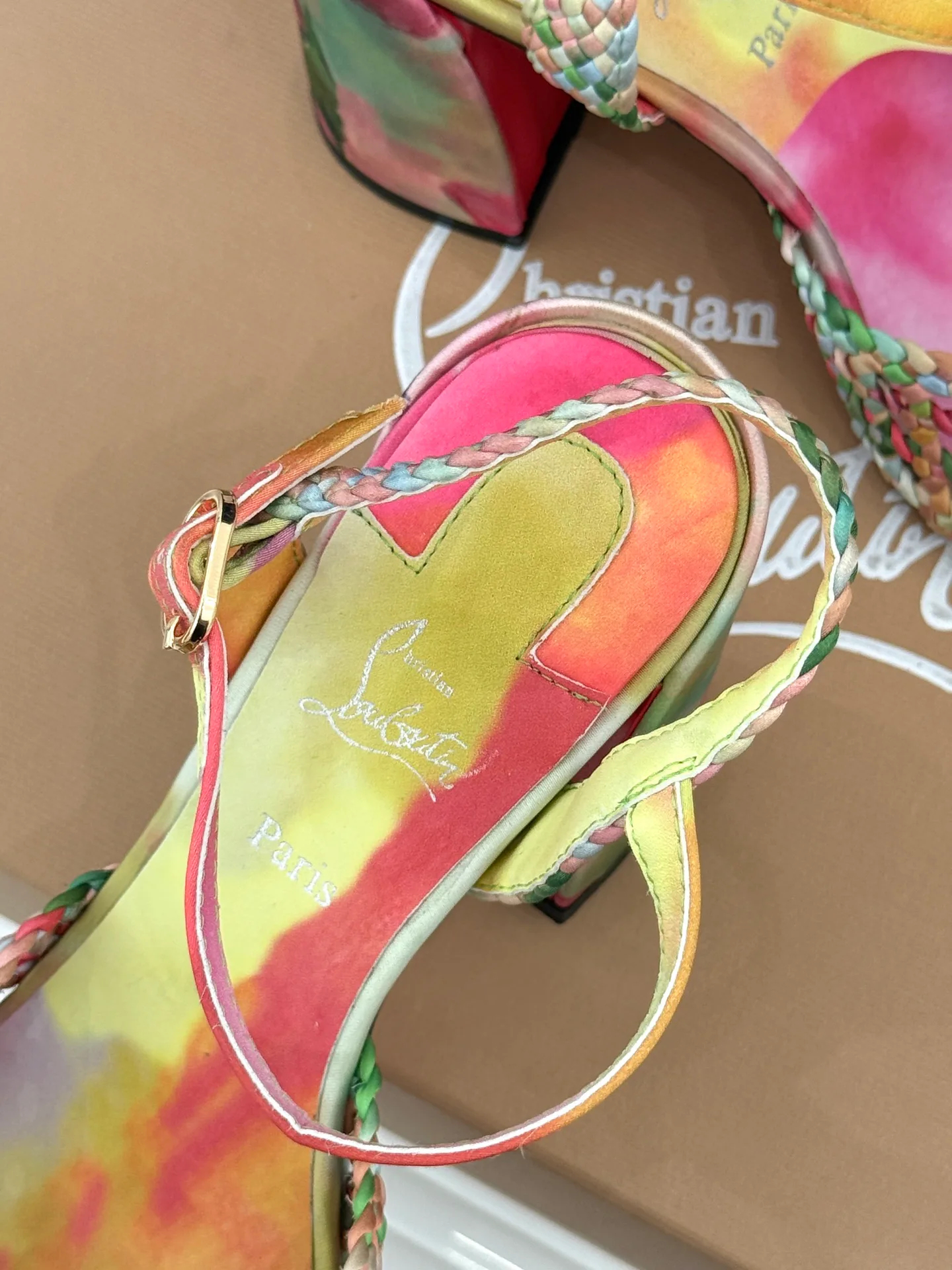Босоножки Женские Christian Louboutin 19367924
