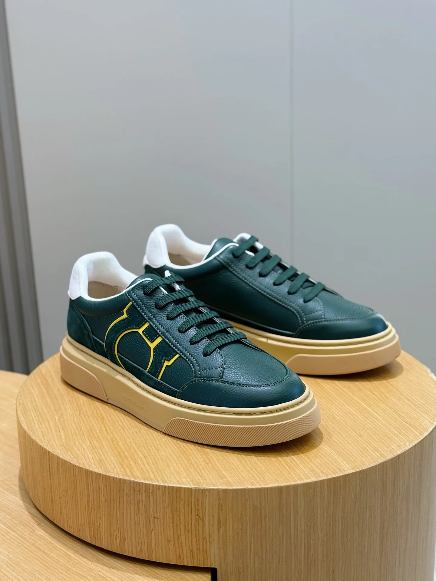 Кроссовки Мужские Salvatore Ferragamo 11704929