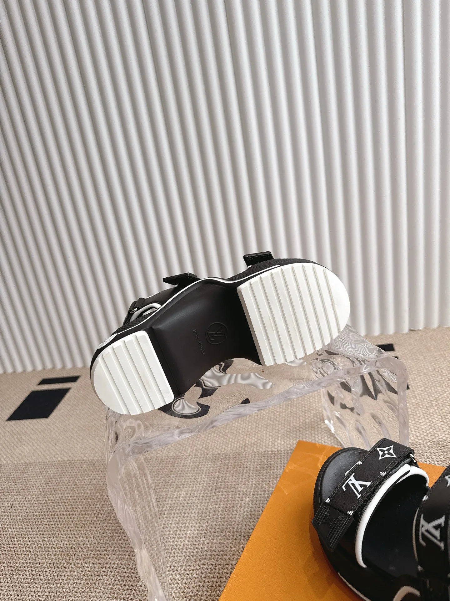 Сандалии Женские Louis Vuitton 35141