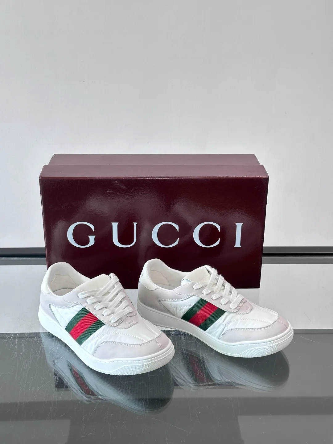 Кроссовки Женские Gucci 18118513