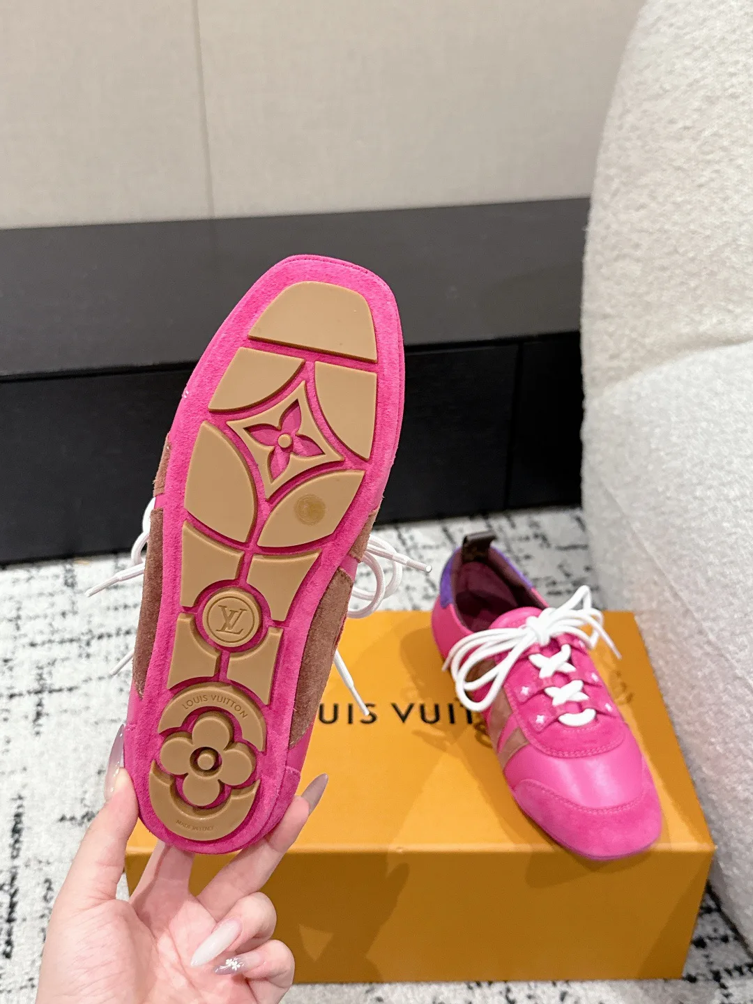 Кроссовки Женские Louis Vuitton 18409742
