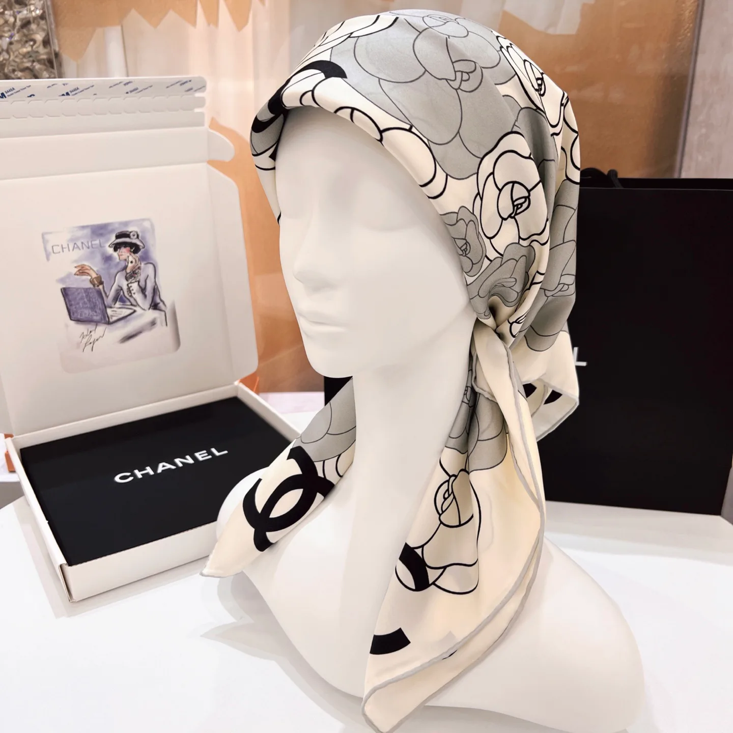 Платки Chanel 5021571