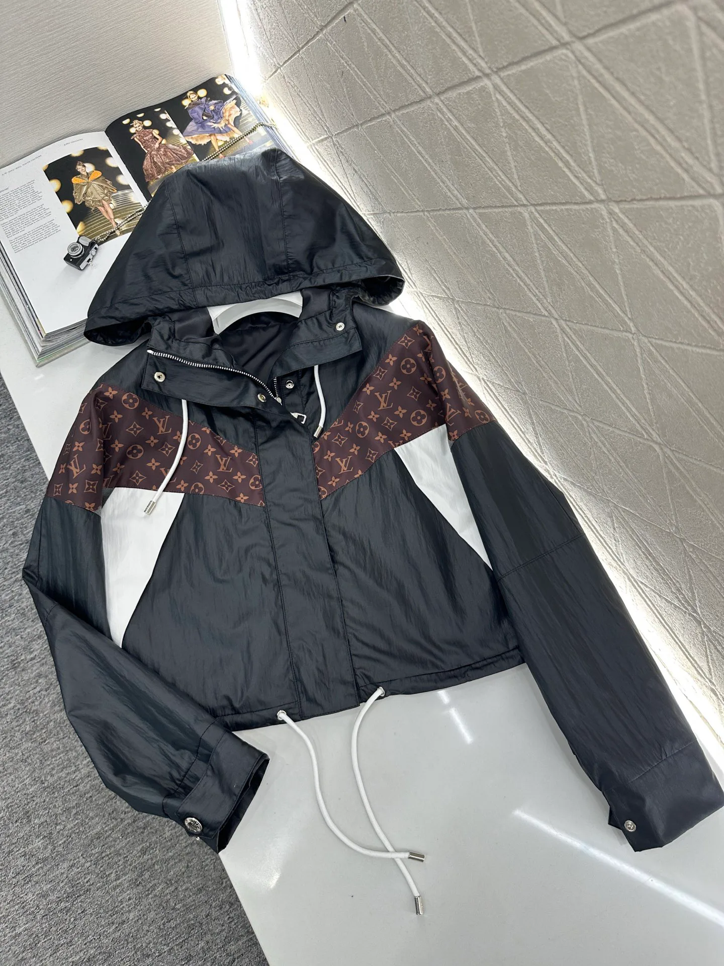 Куртки И Пуховики Женские Louis Vuitton 1392534