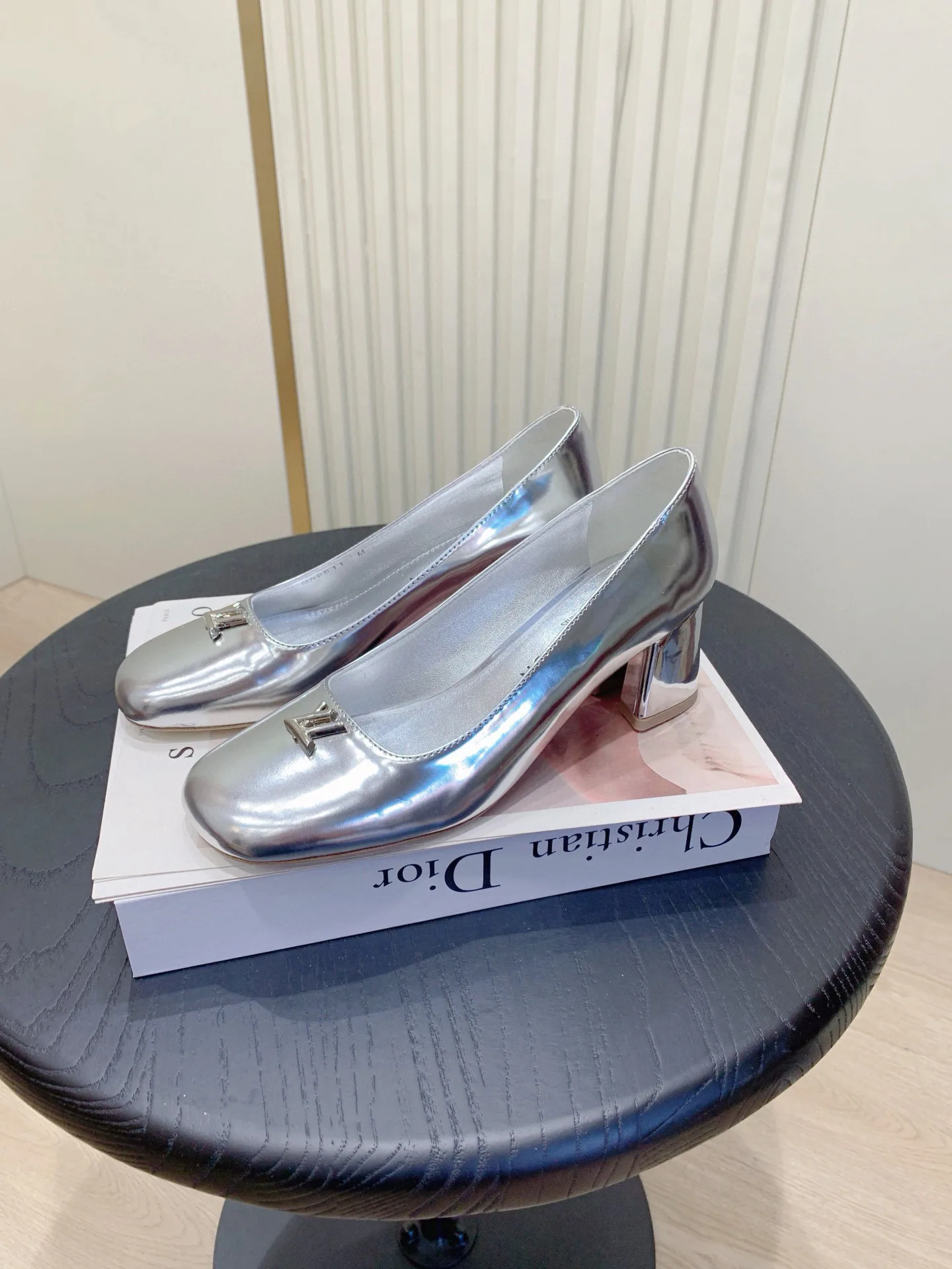 Туфли Женские Louis Vuitton 1834450