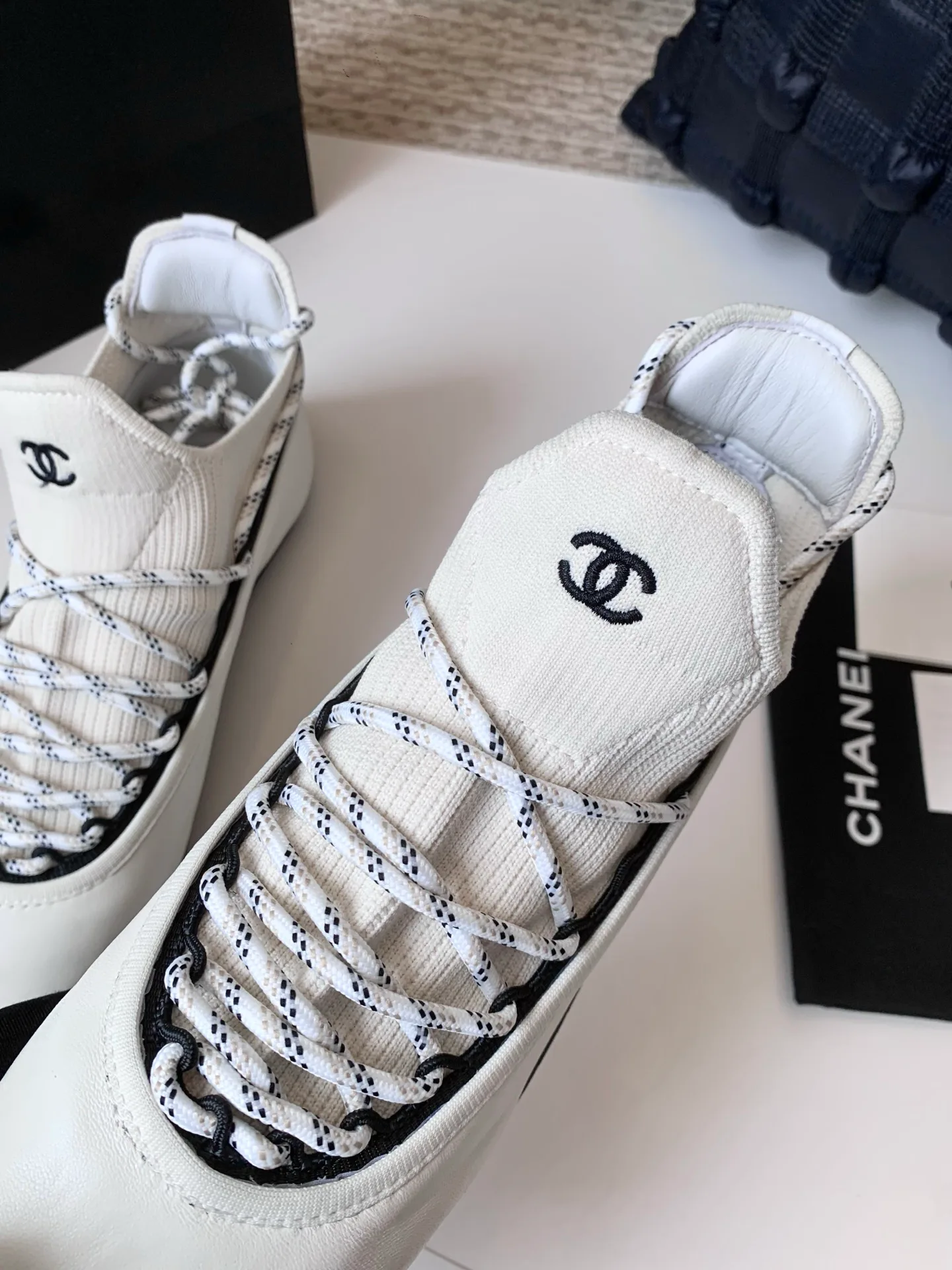 Кроссовки Женские Chanel 17989879