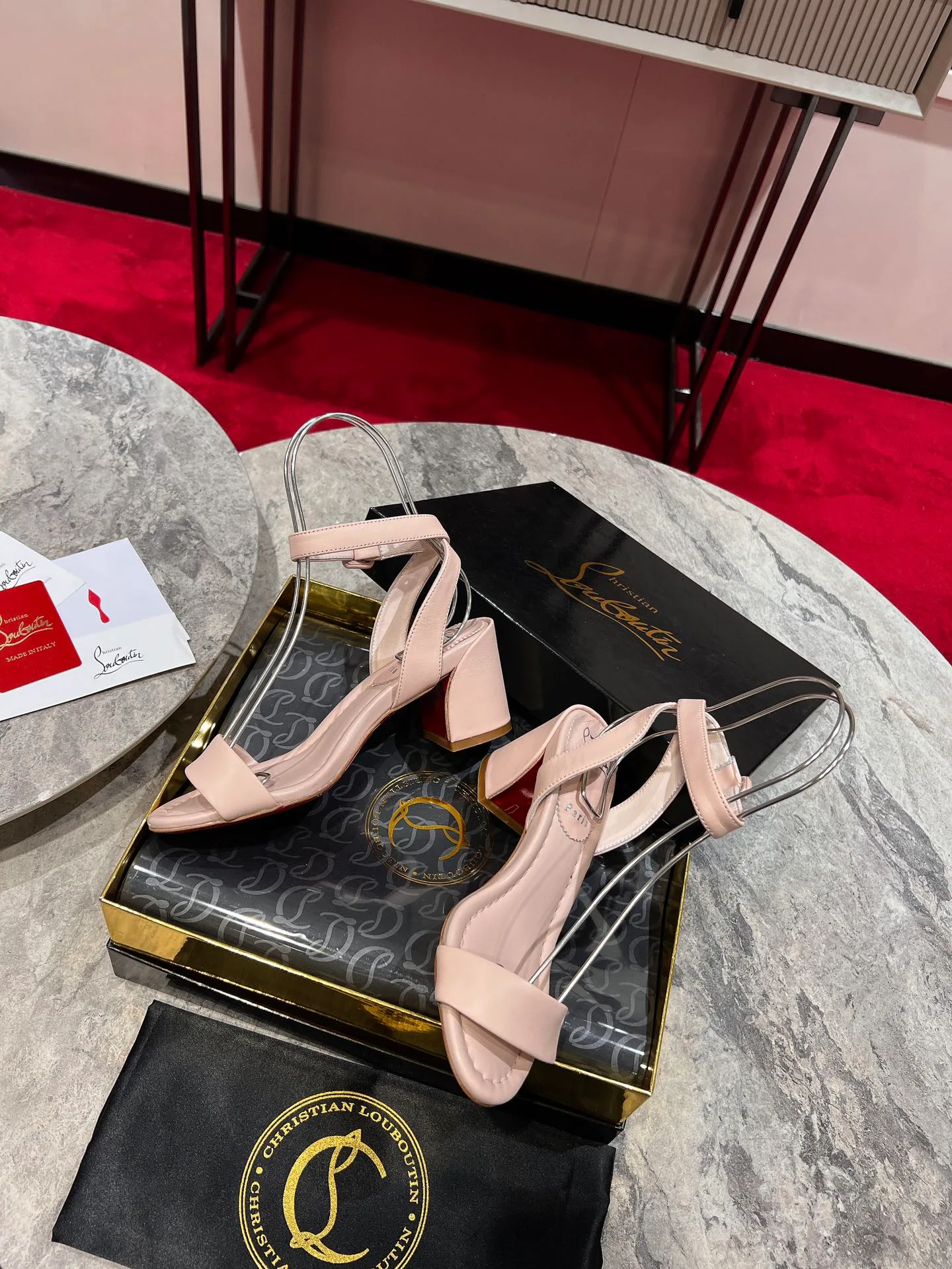 Босоножки Женские Christian Louboutin 14354260