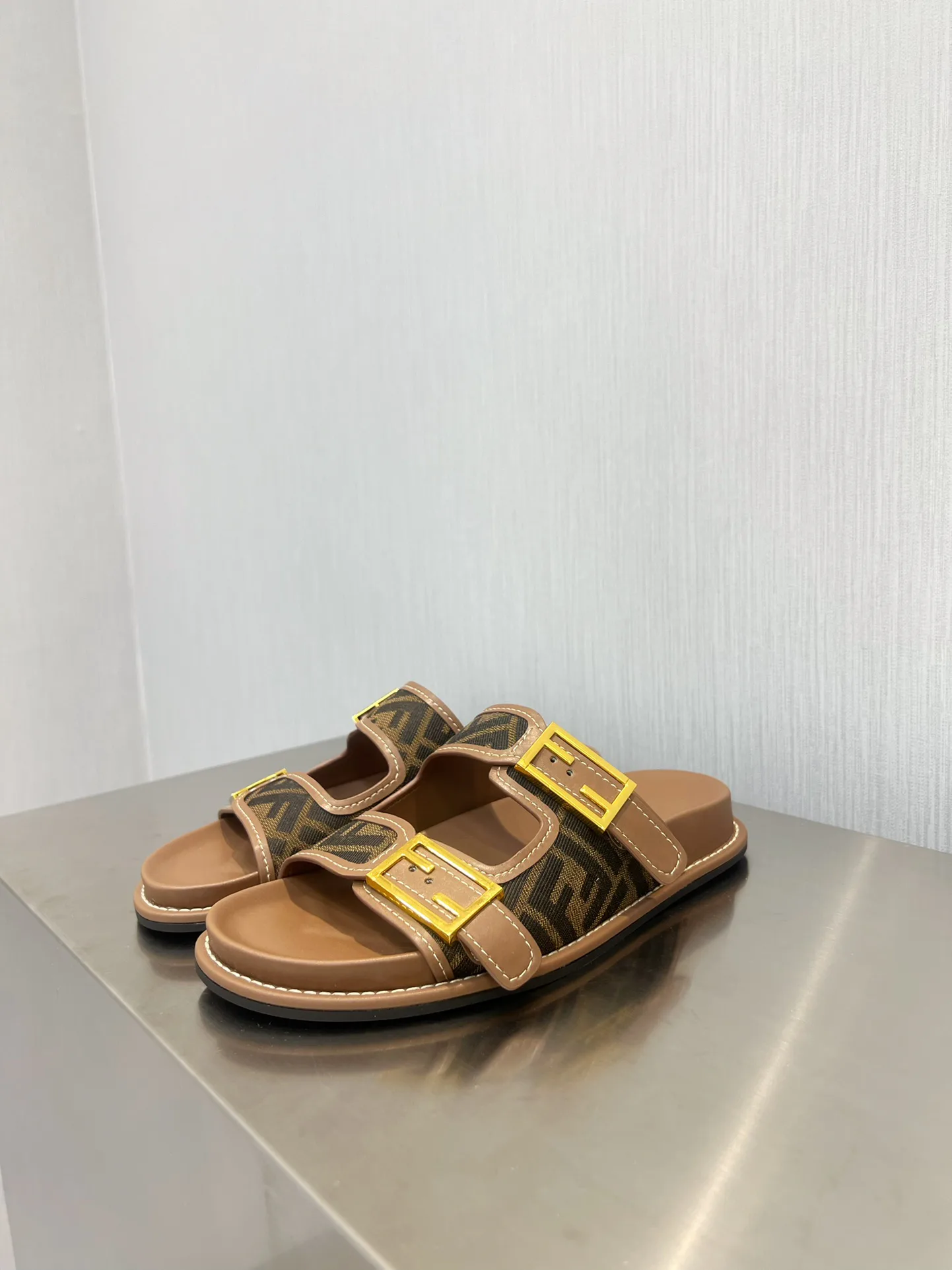 Шлепанцы Женские Fendi 22521