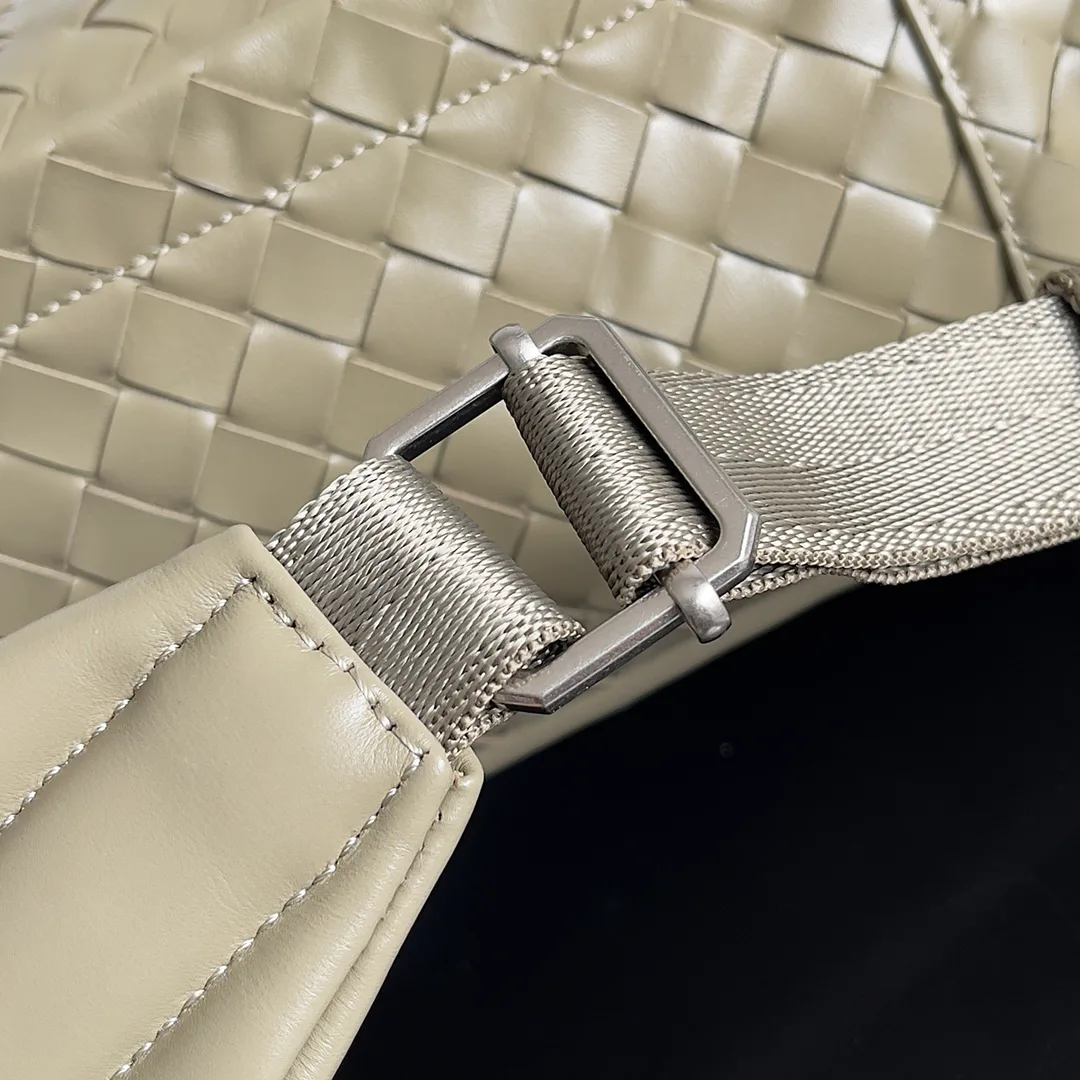 Рюкзаки Женские Bottega Veneta 18936077
