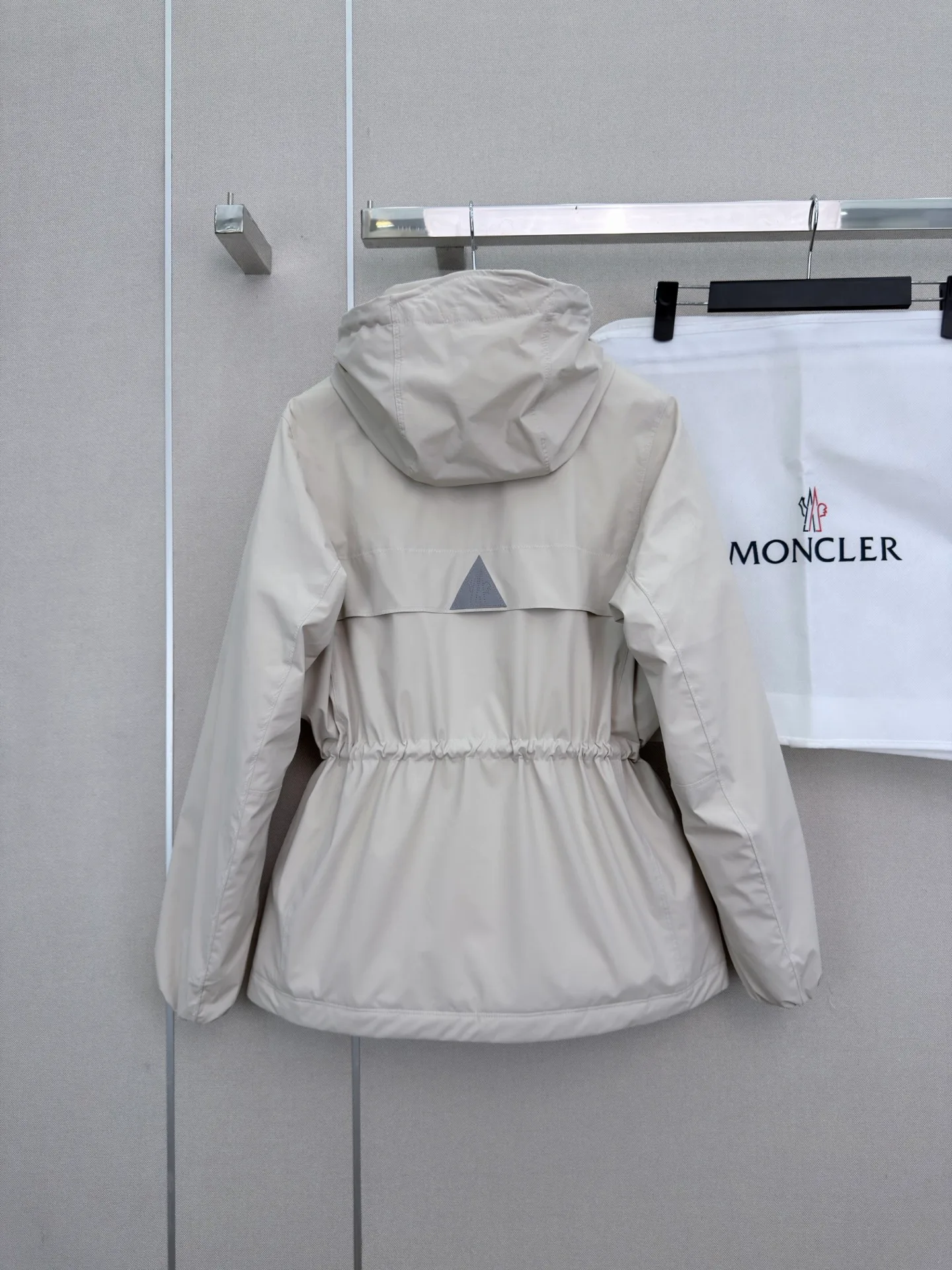 Куртки И Пуховики Женские Moncler 19555739