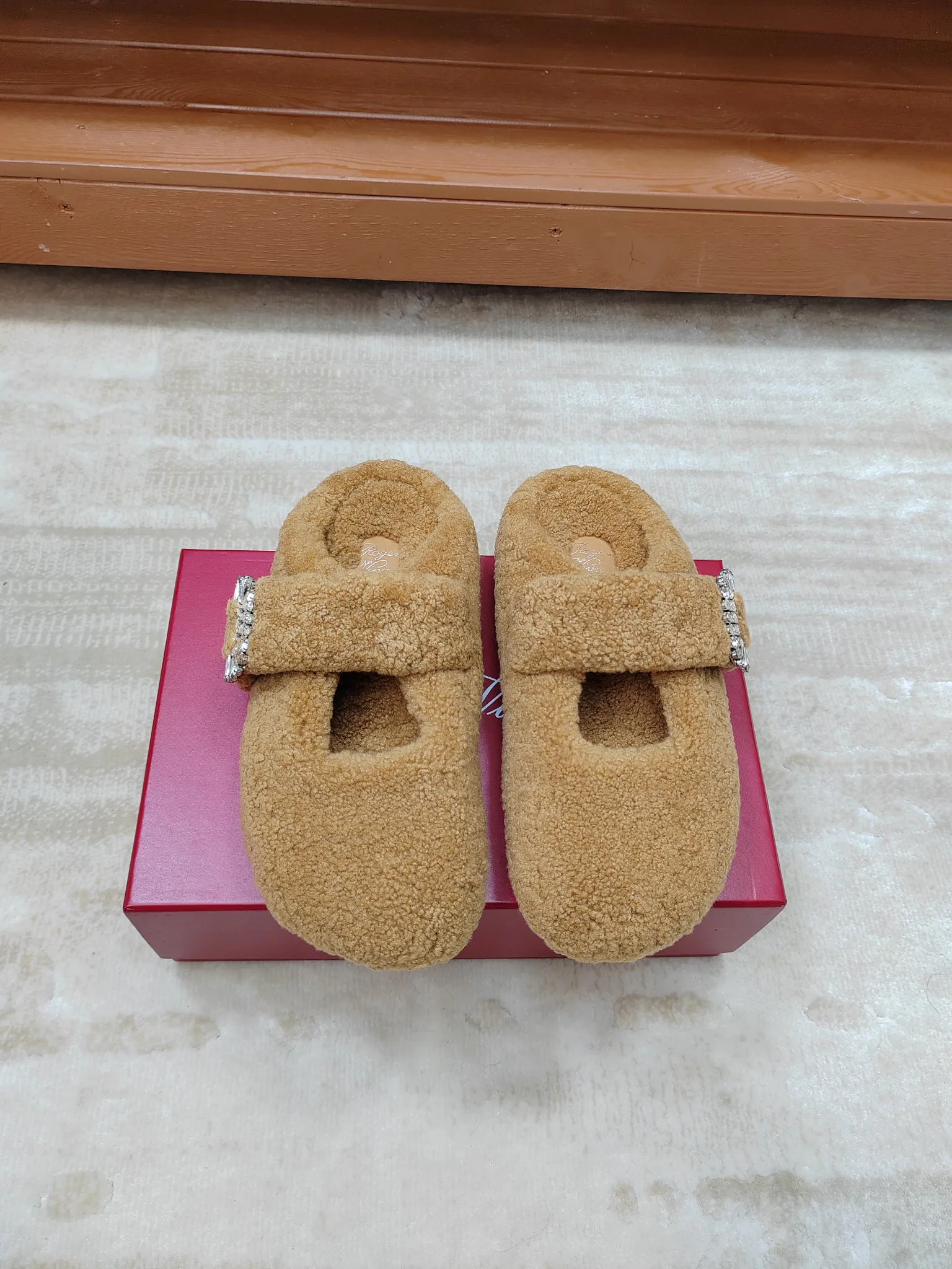 Тапочки Женские Roger Vivier 17852286