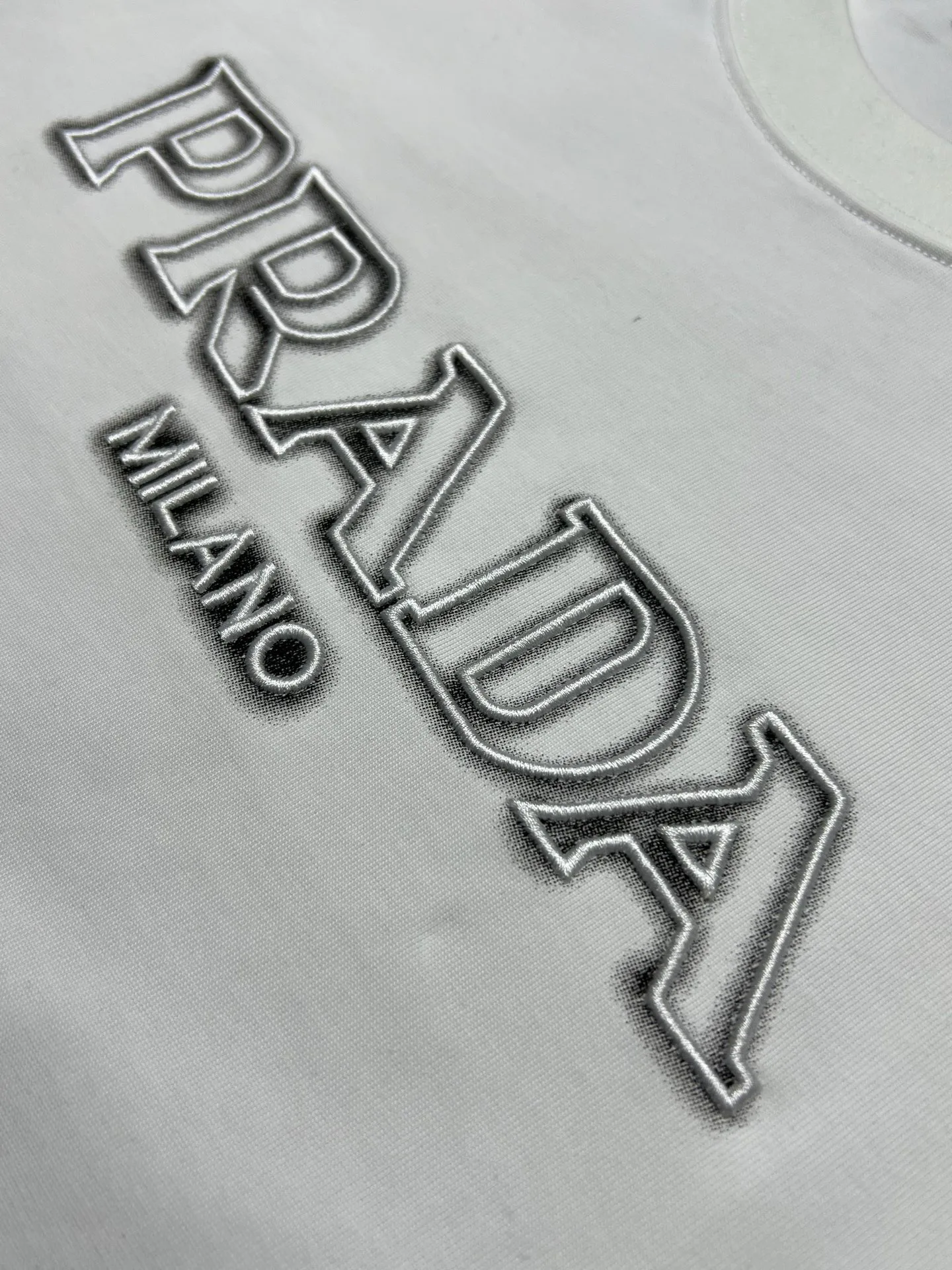 Футболки Женские Prada 11385620