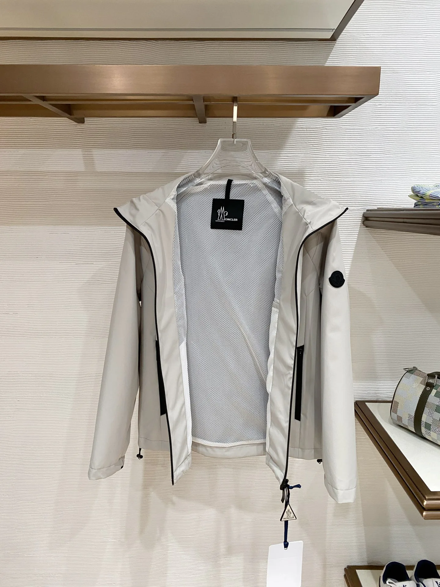 Куртки И Пуховики Мужские Moncler 4438621