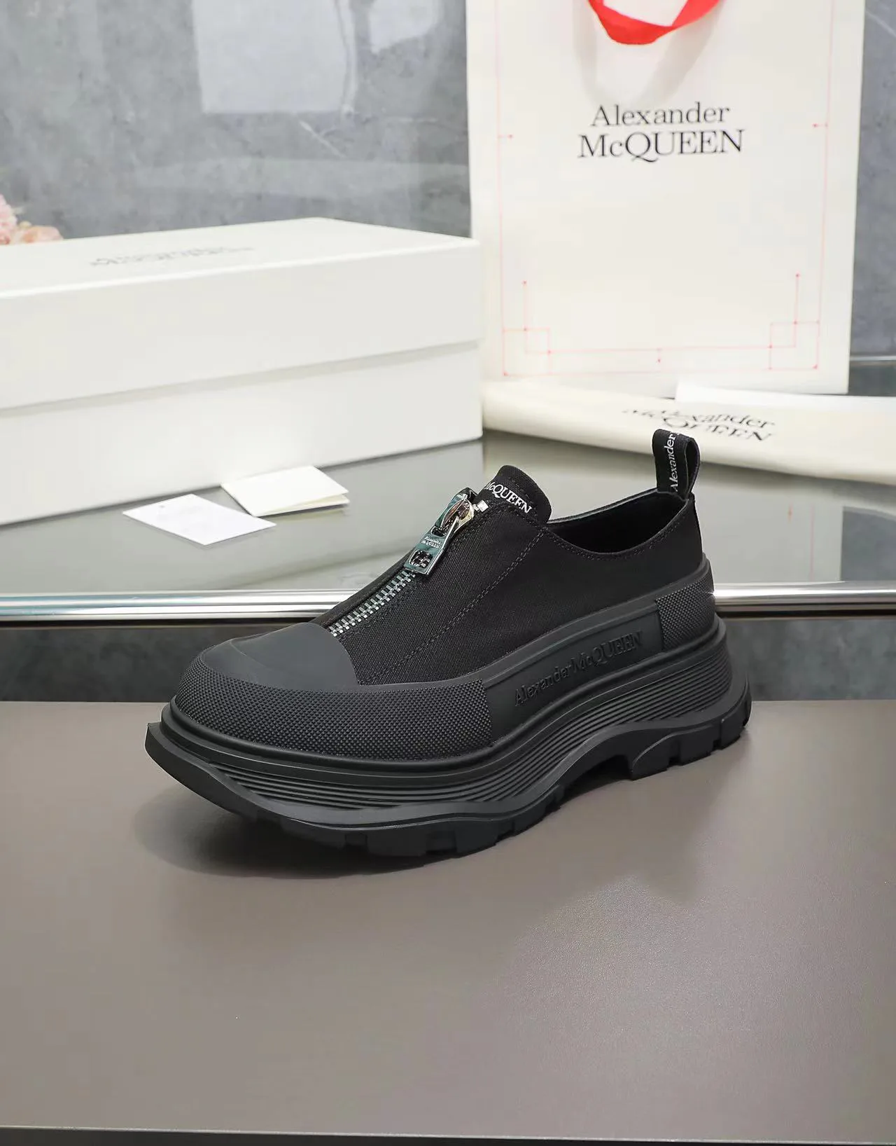 Кроссовки Женские Alexander Mcqueen 18740861