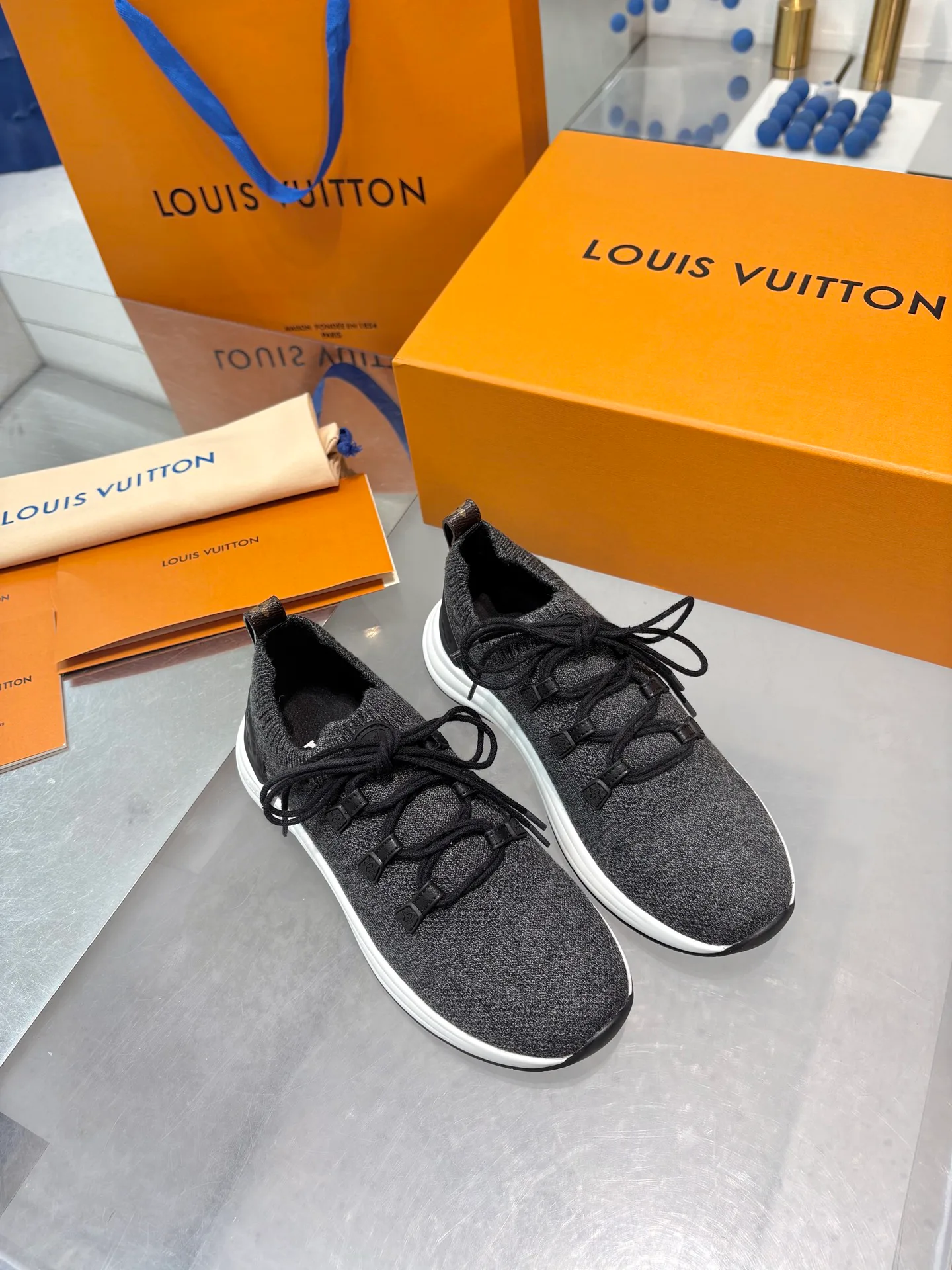 Кроссовки Женские Louis Vuitton 18055130