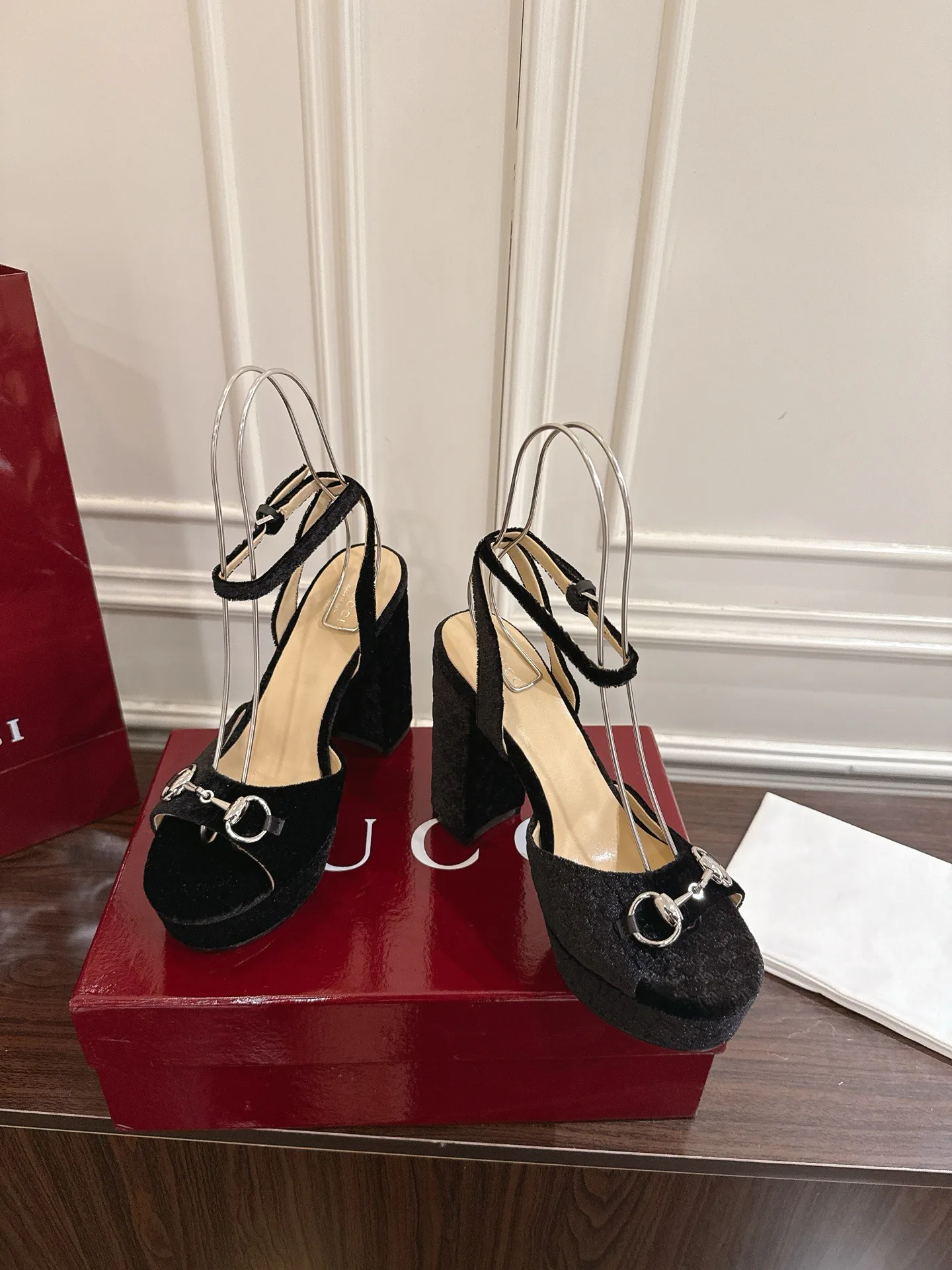 Босоножки Женские Gucci 19410066