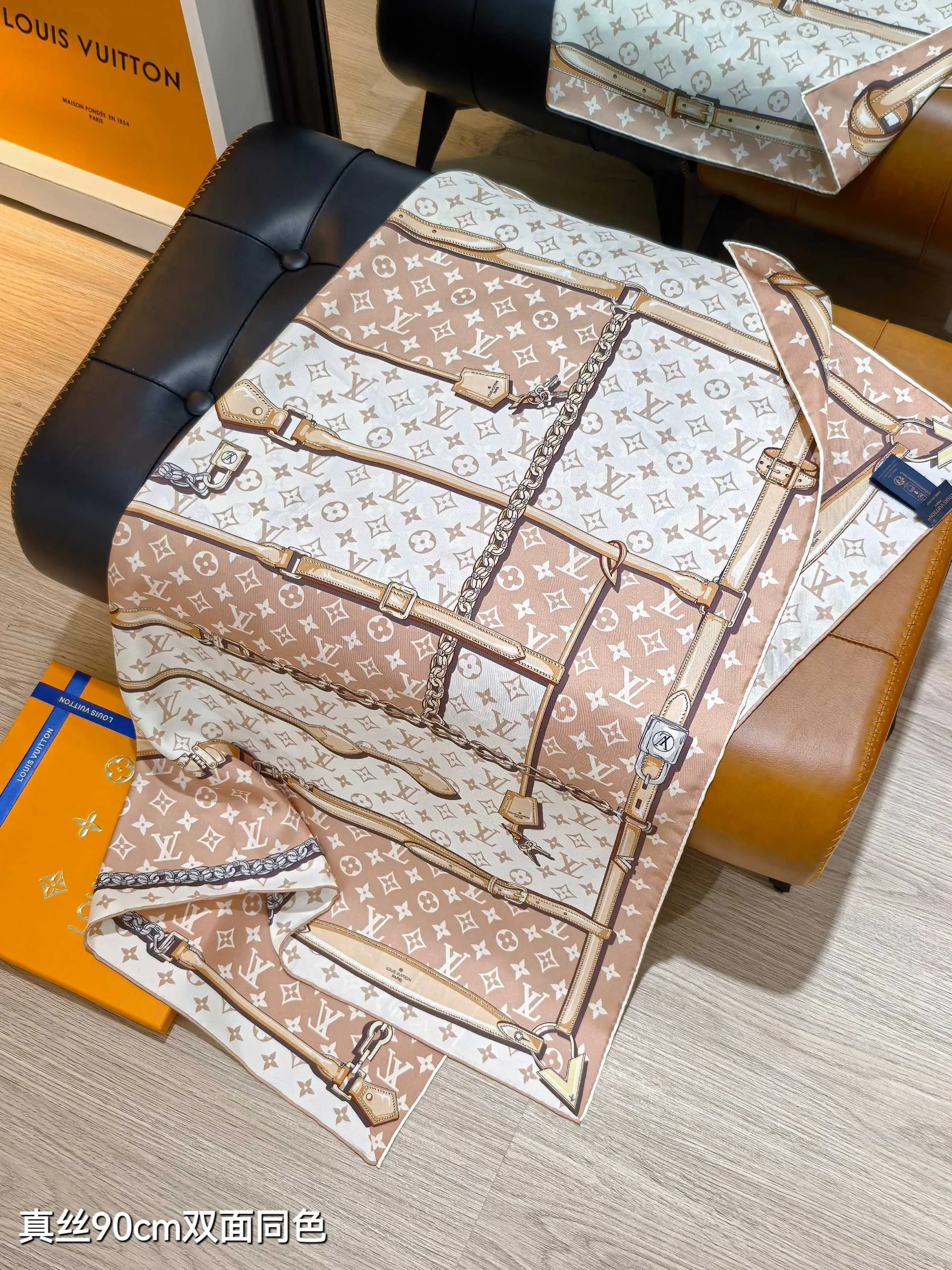 Текстиль Louis Vuitton 2588569