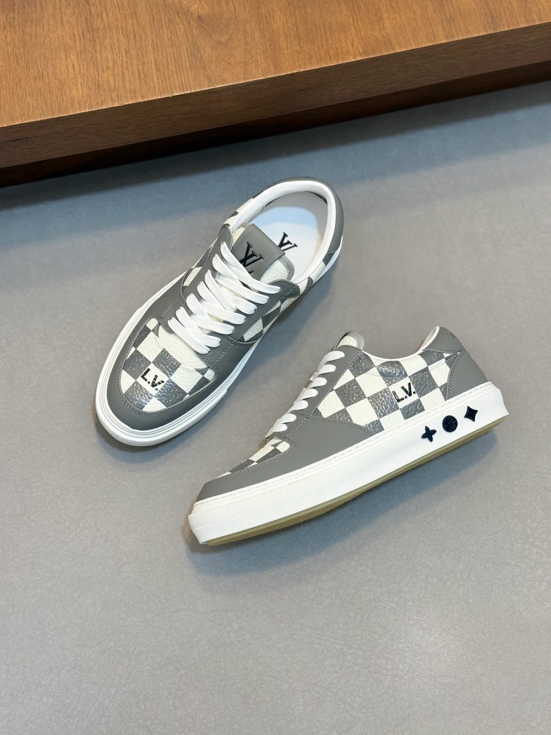 Кроссовки Мужские Louis Vuitton 17447610