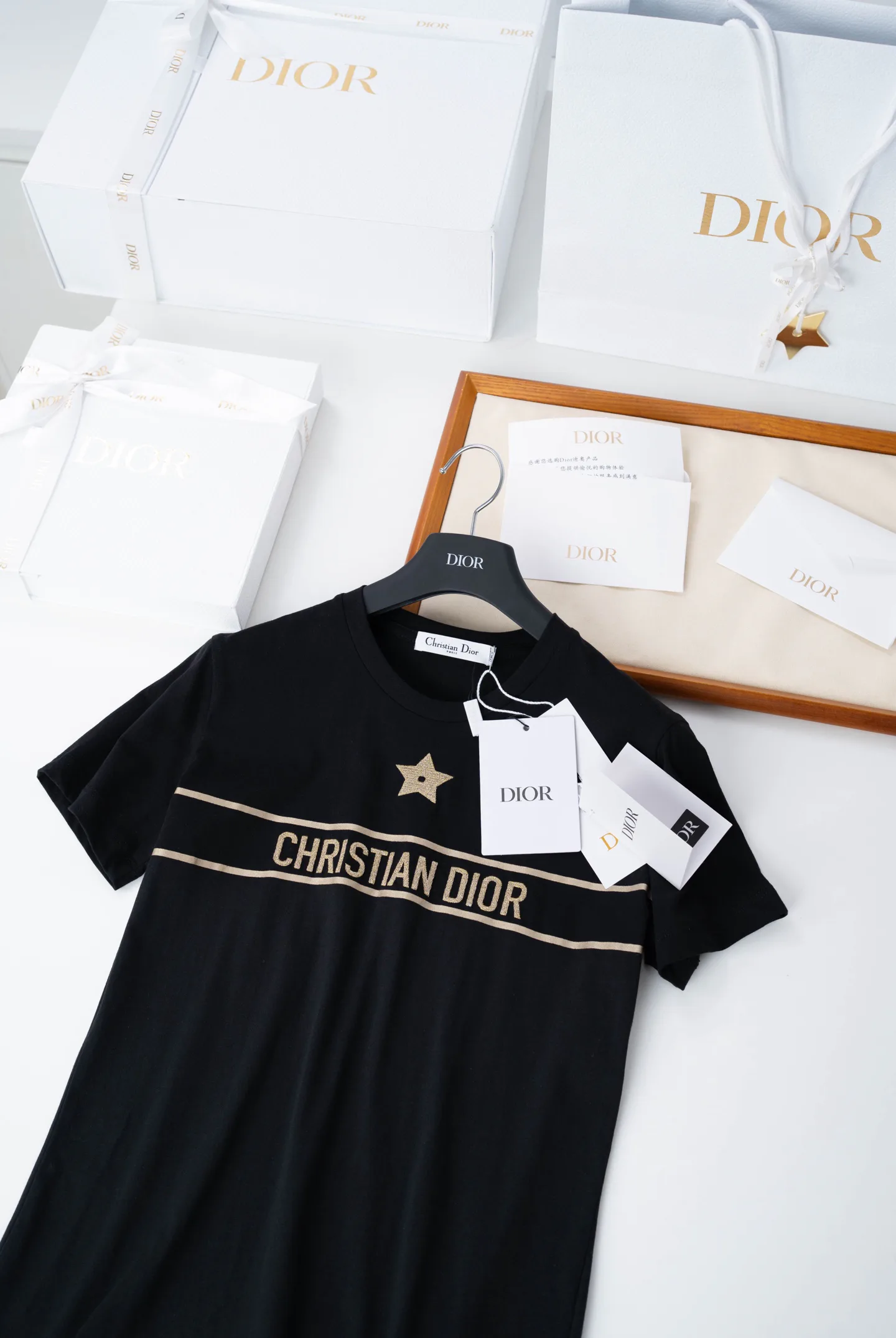 Футболки Женские Christian Dior 17737887