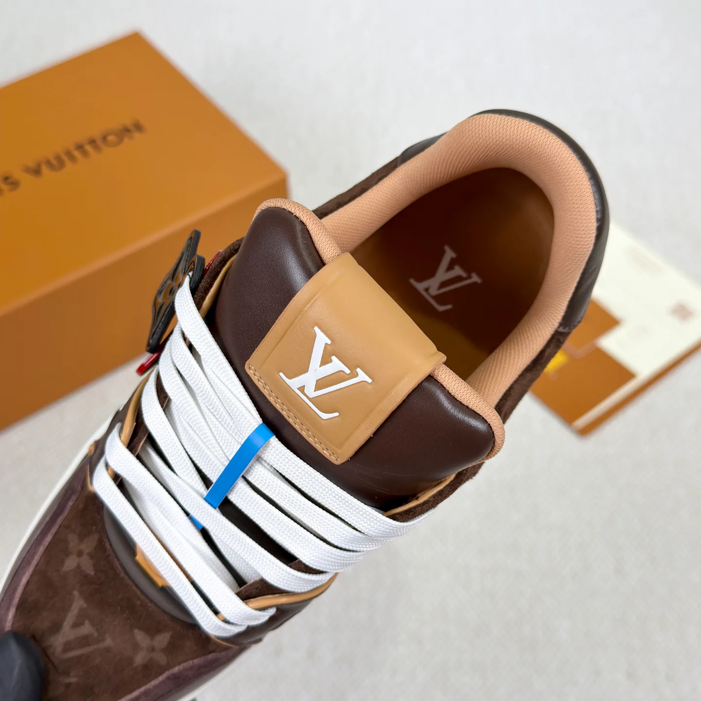 Кроссовки Женские Louis Vuitton 18892476