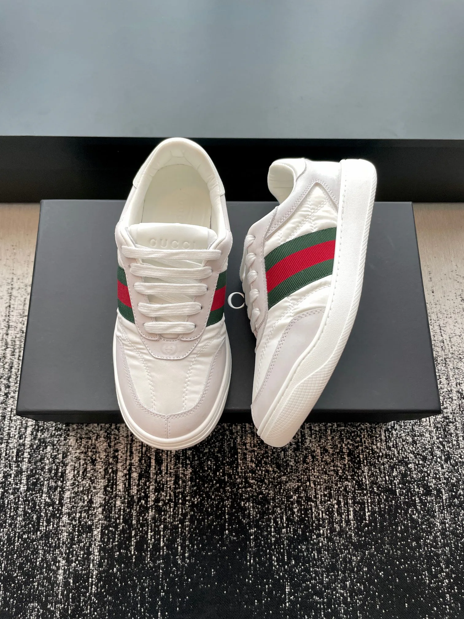 Кроссовки Женские Gucci 18447991