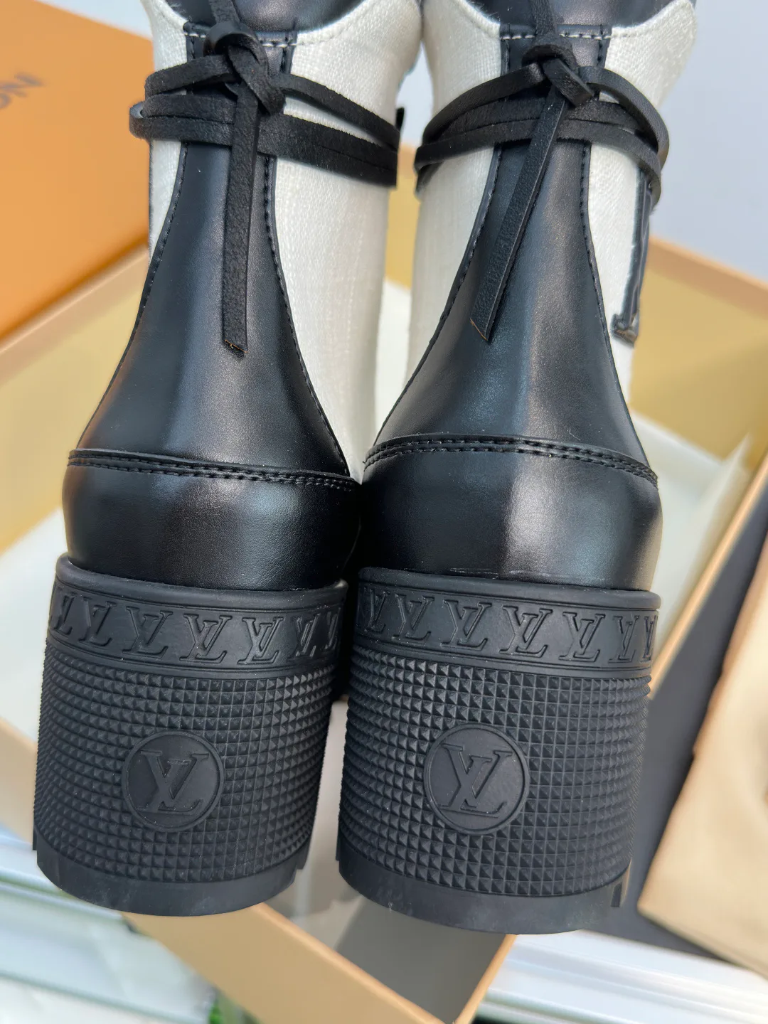Ботинки Женские Louis Vuitton 18741671