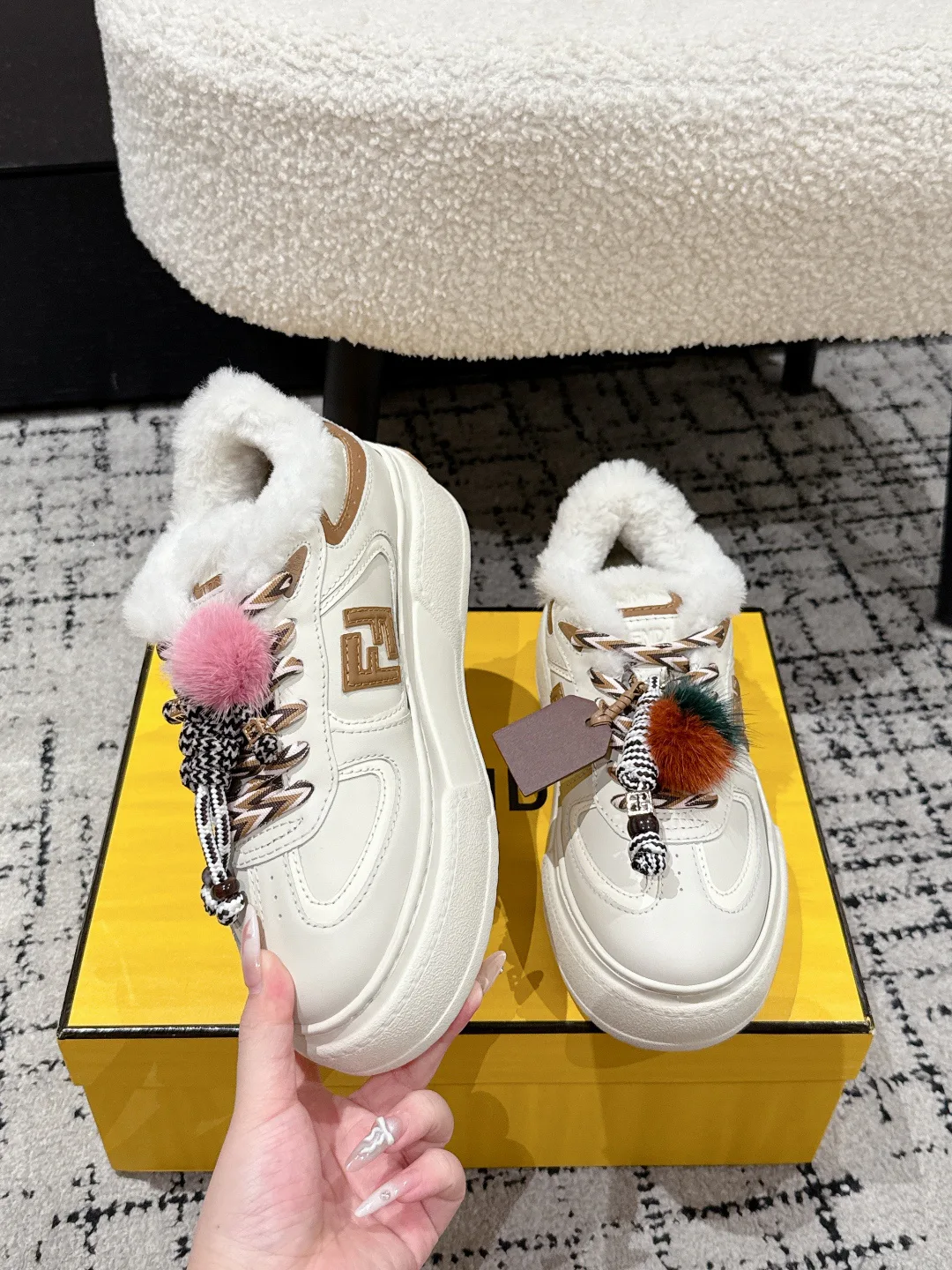 Кроссовки Женские Fendi 740300