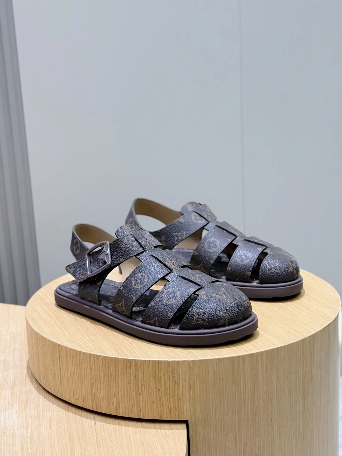 Сандалии Мужские Louis Vuitton 11692642