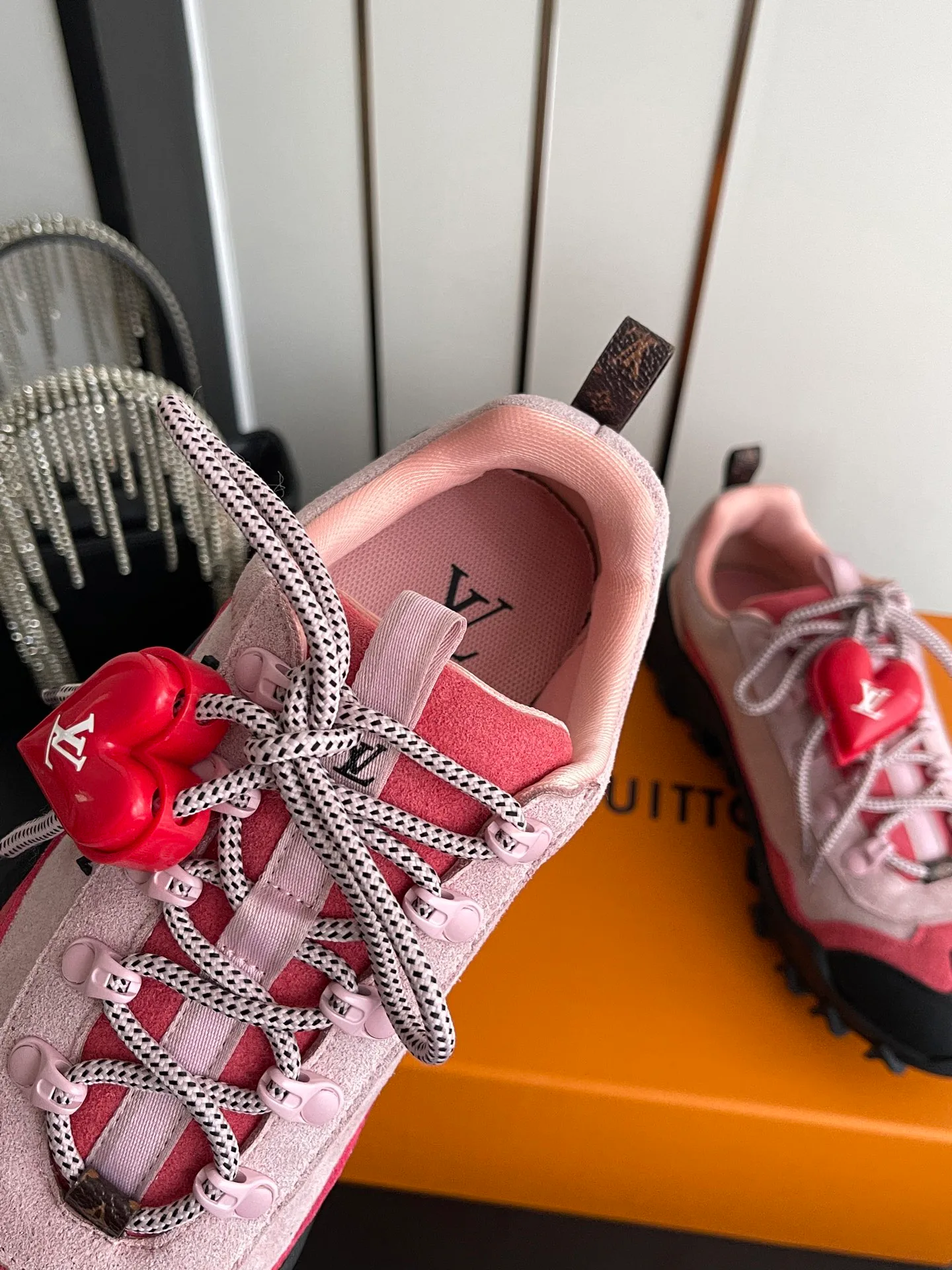 Кроссовки Женские Louis Vuitton 17554378