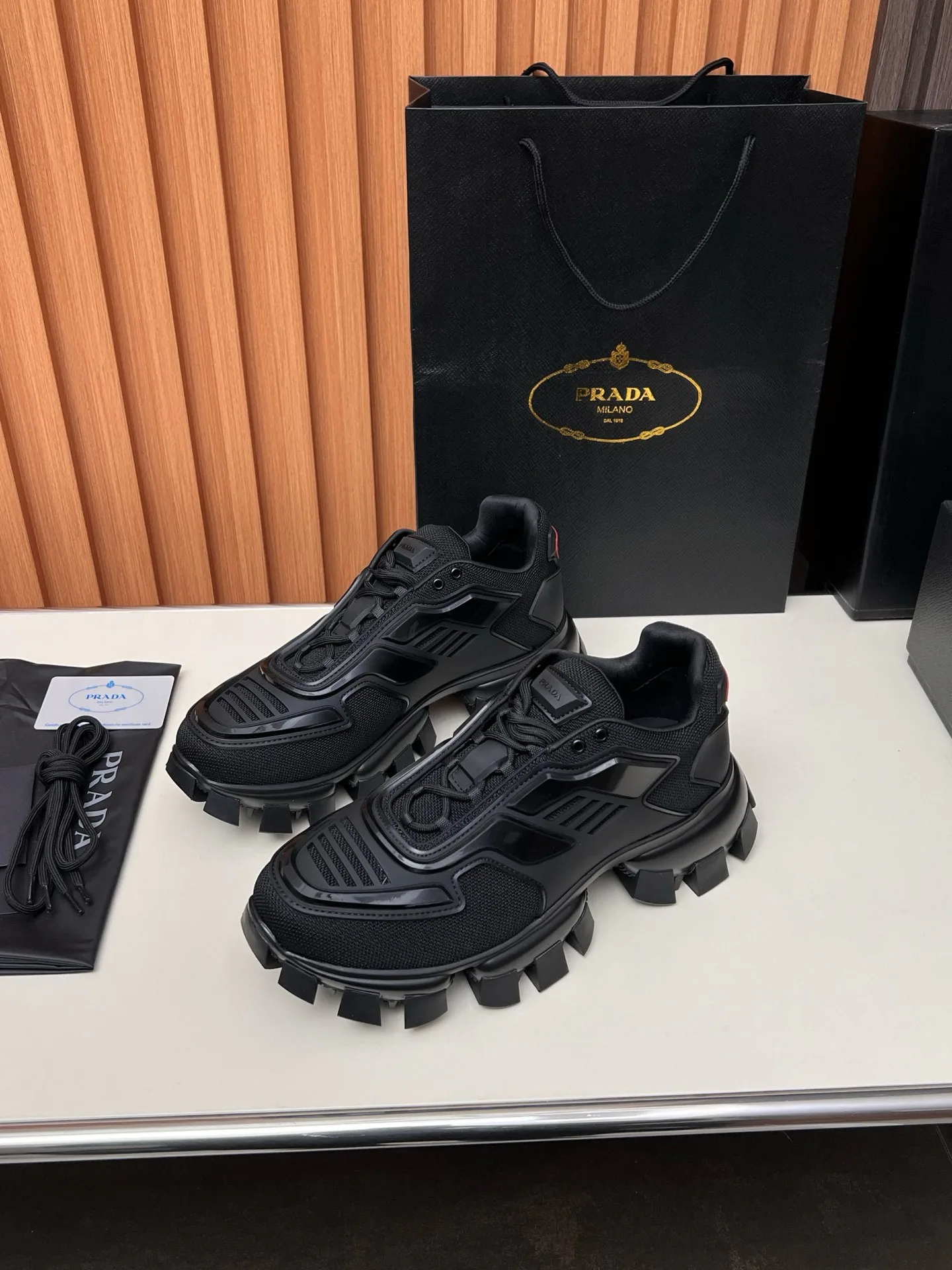 Кроссовки Женские Prada 17955145
