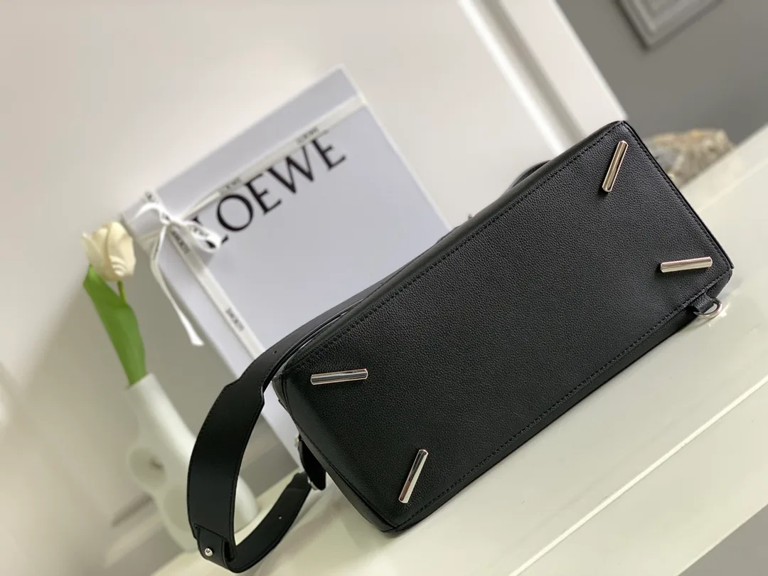 Классические Сумки Женские Loewe 18030356