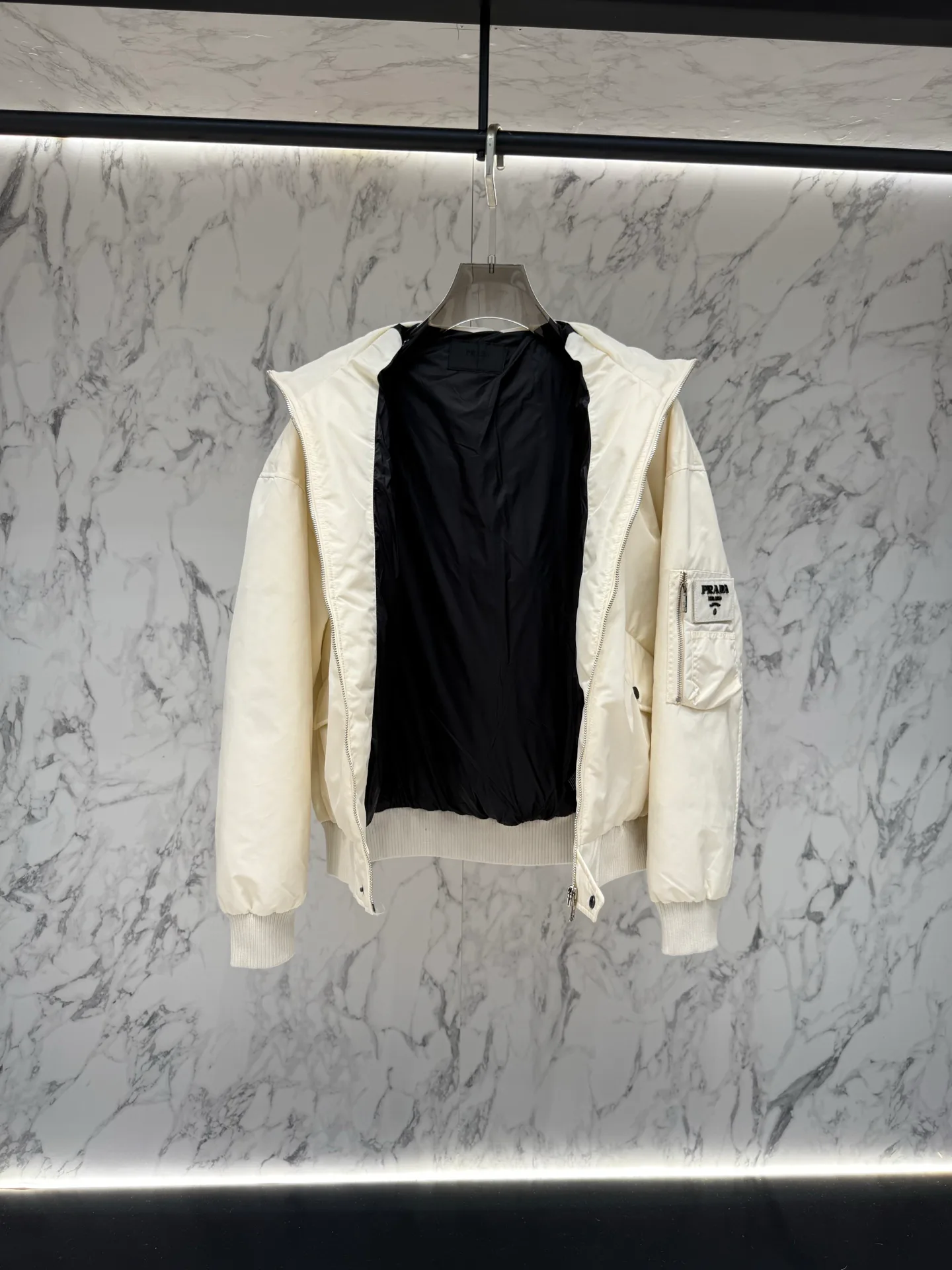 Куртки И Пуховики Женские Prada 18480859