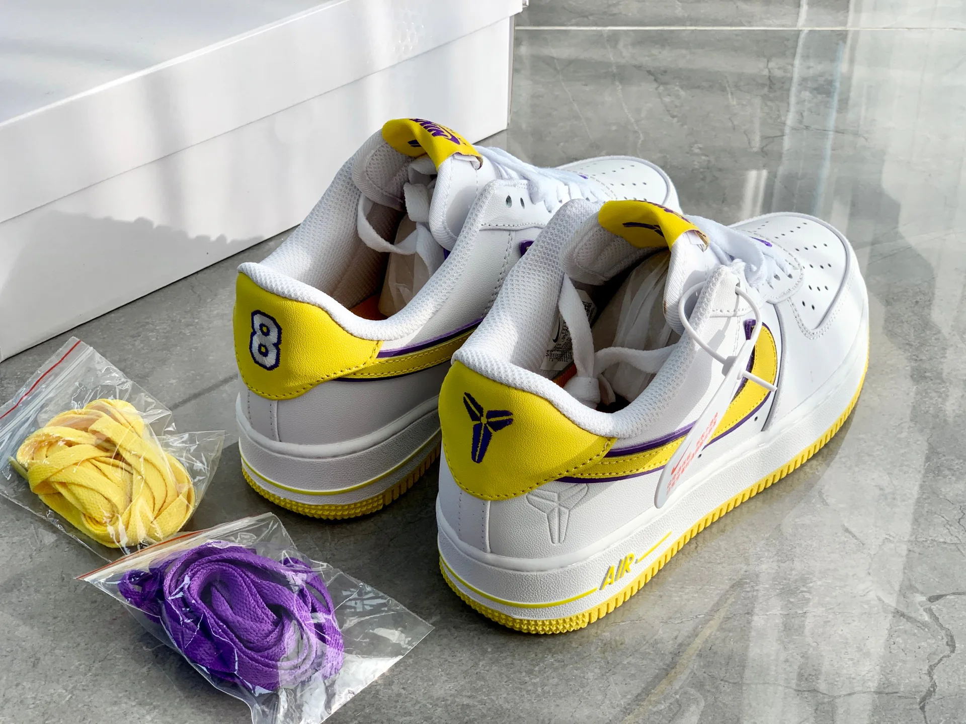 Кроссовки Женские Nike 2048