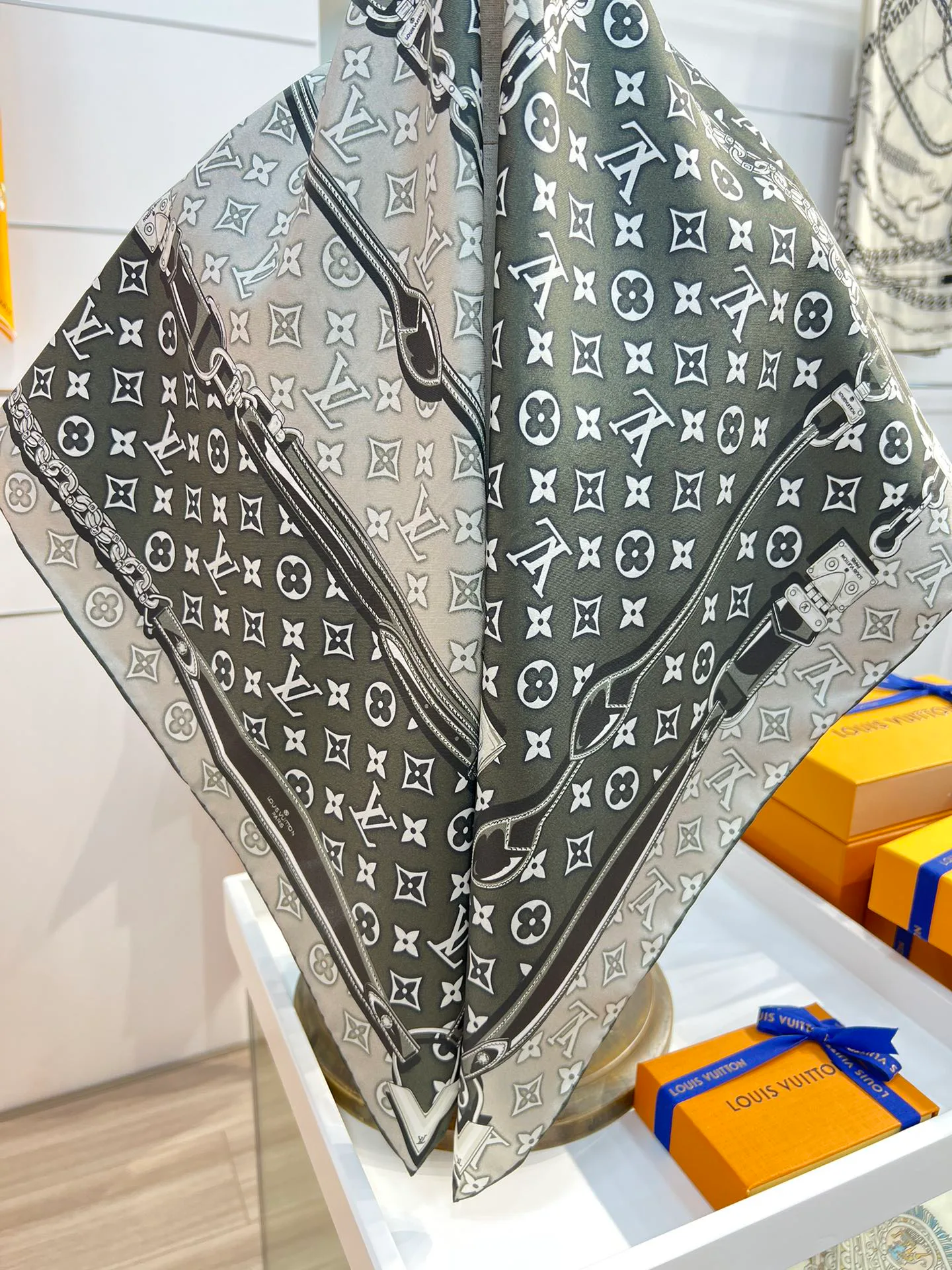 Шарфы Louis Vuitton 16227