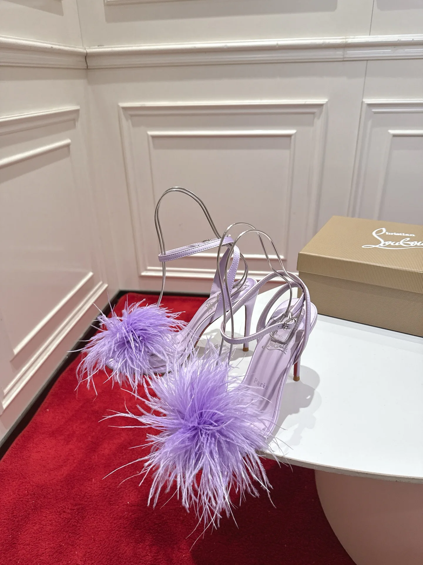 Туфли Женские Christian Louboutin 16920367