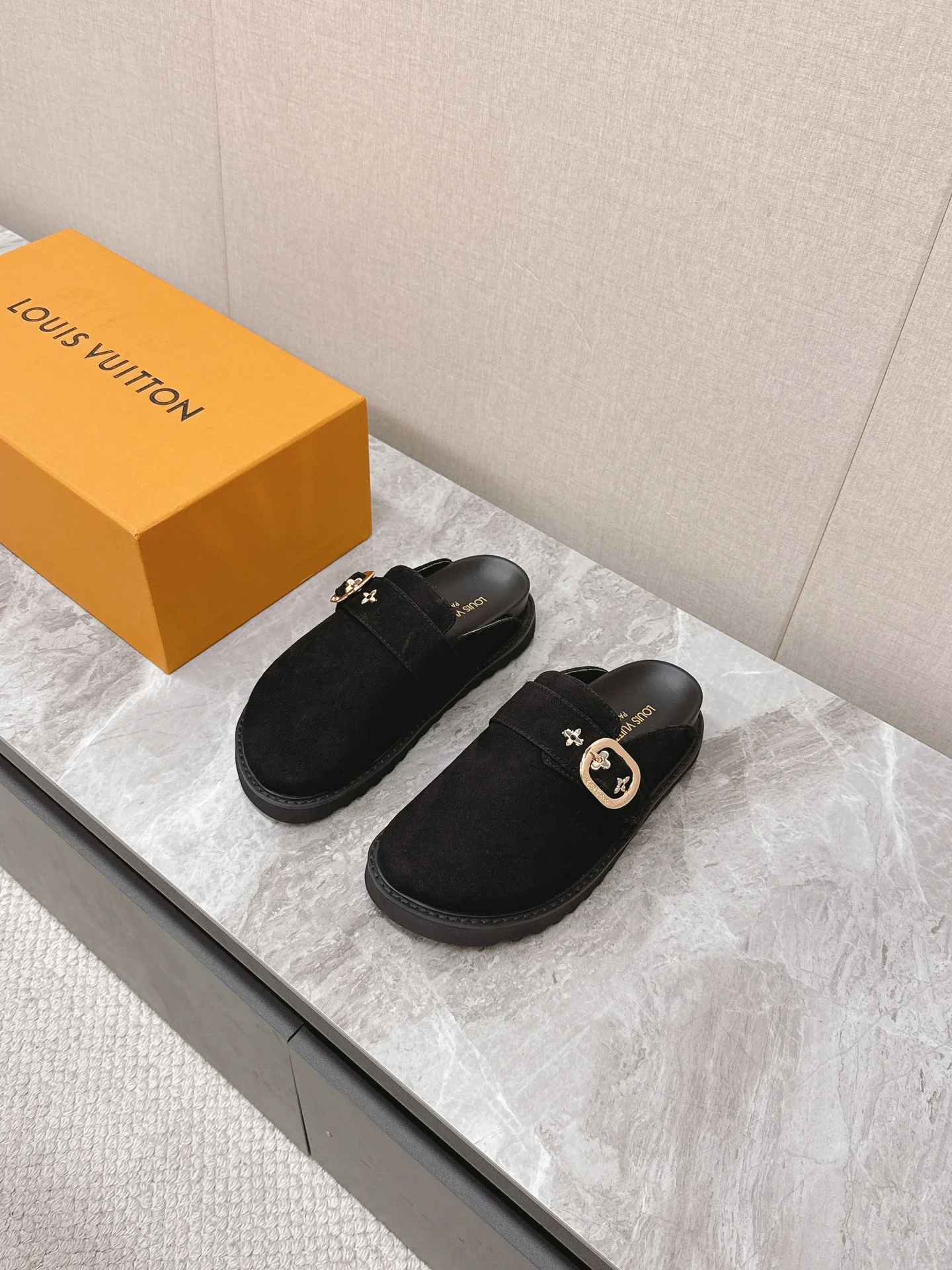 Сабо Женские Louis Vuitton 22132