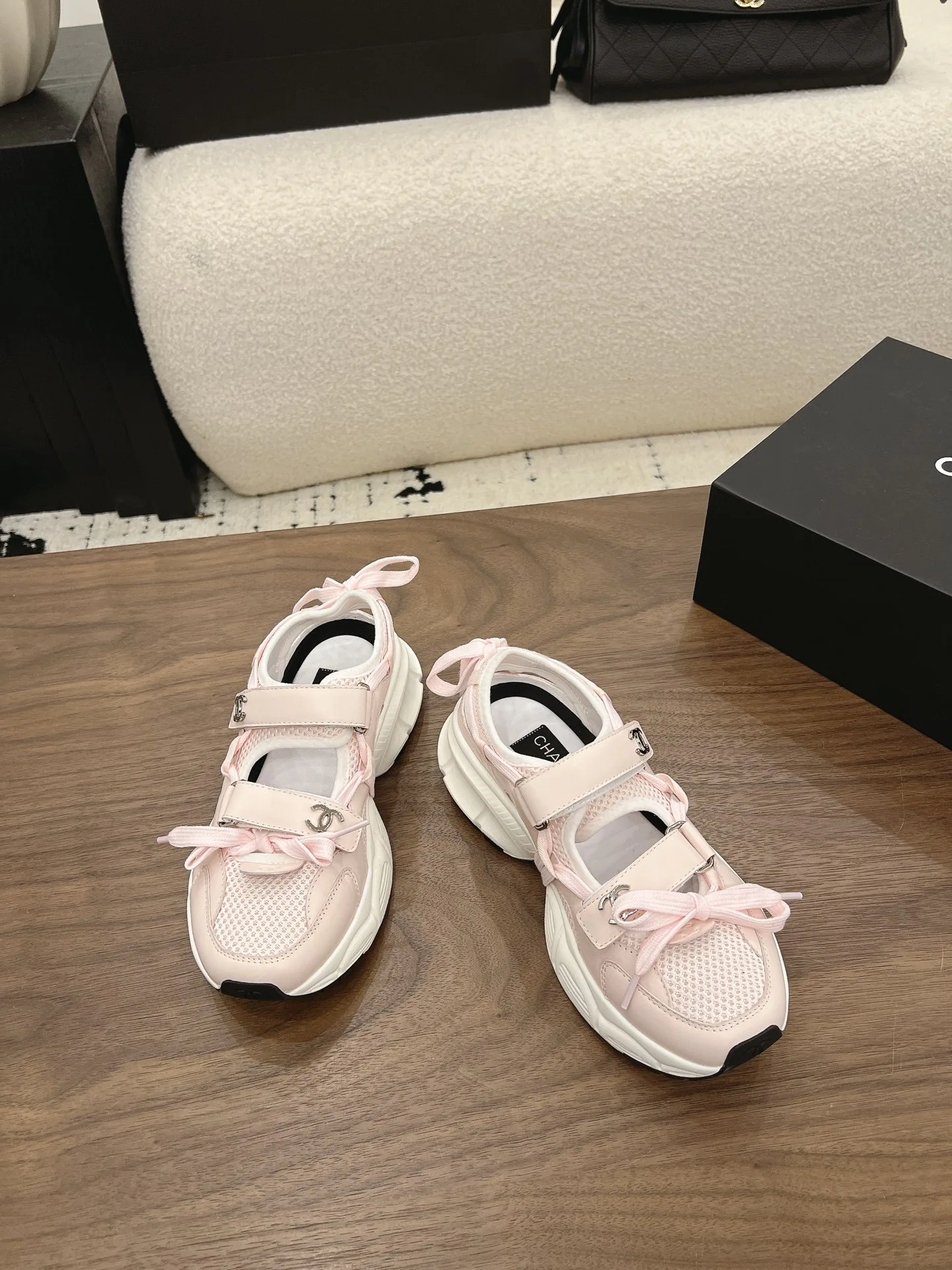 Кроссовки Женские Chanel 17077247