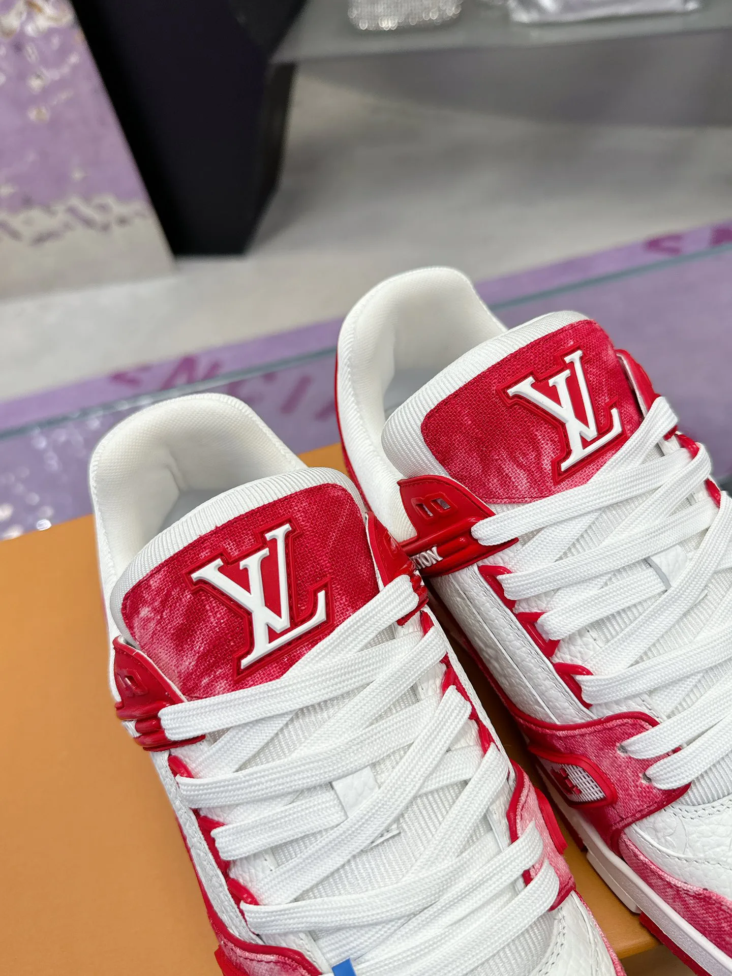 Кроссовки Женские Louis Vuitton 17530408