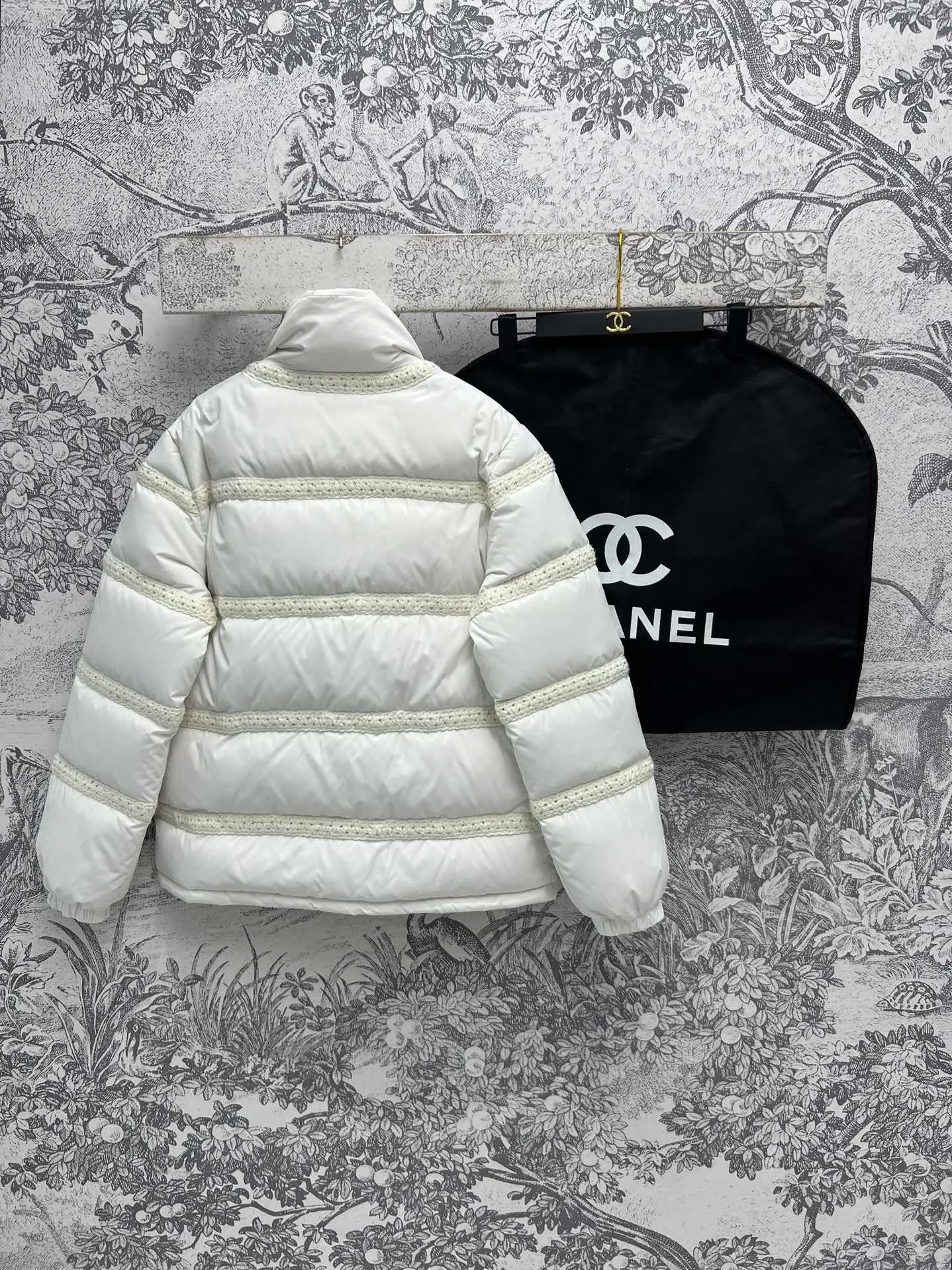 Куртки И Пуховики Женские Chanel 4723