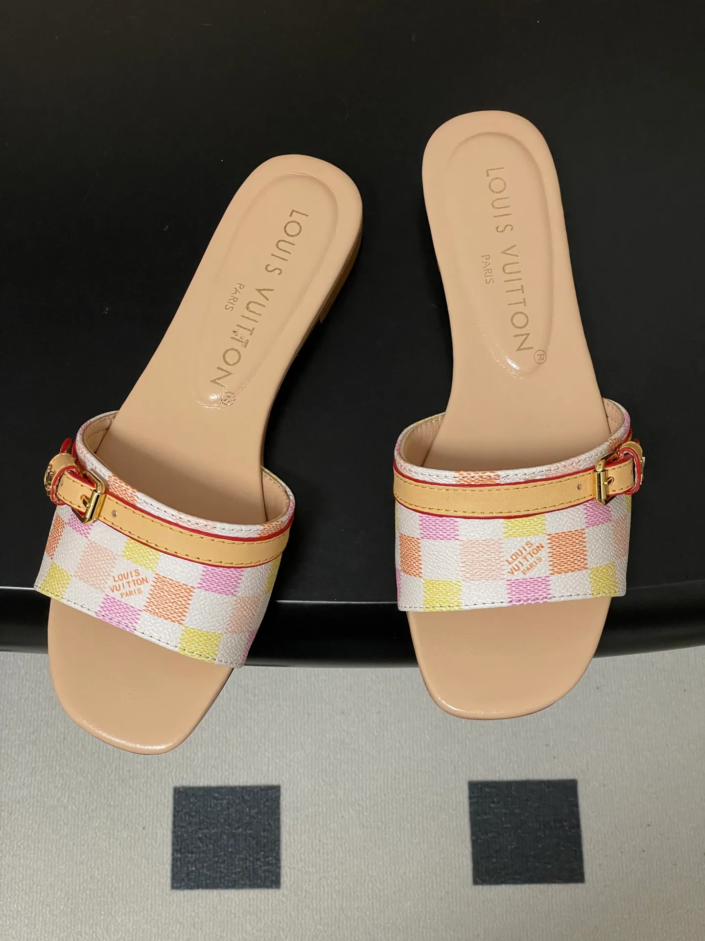 Шлепанцы Женские Louis Vuitton 3361682