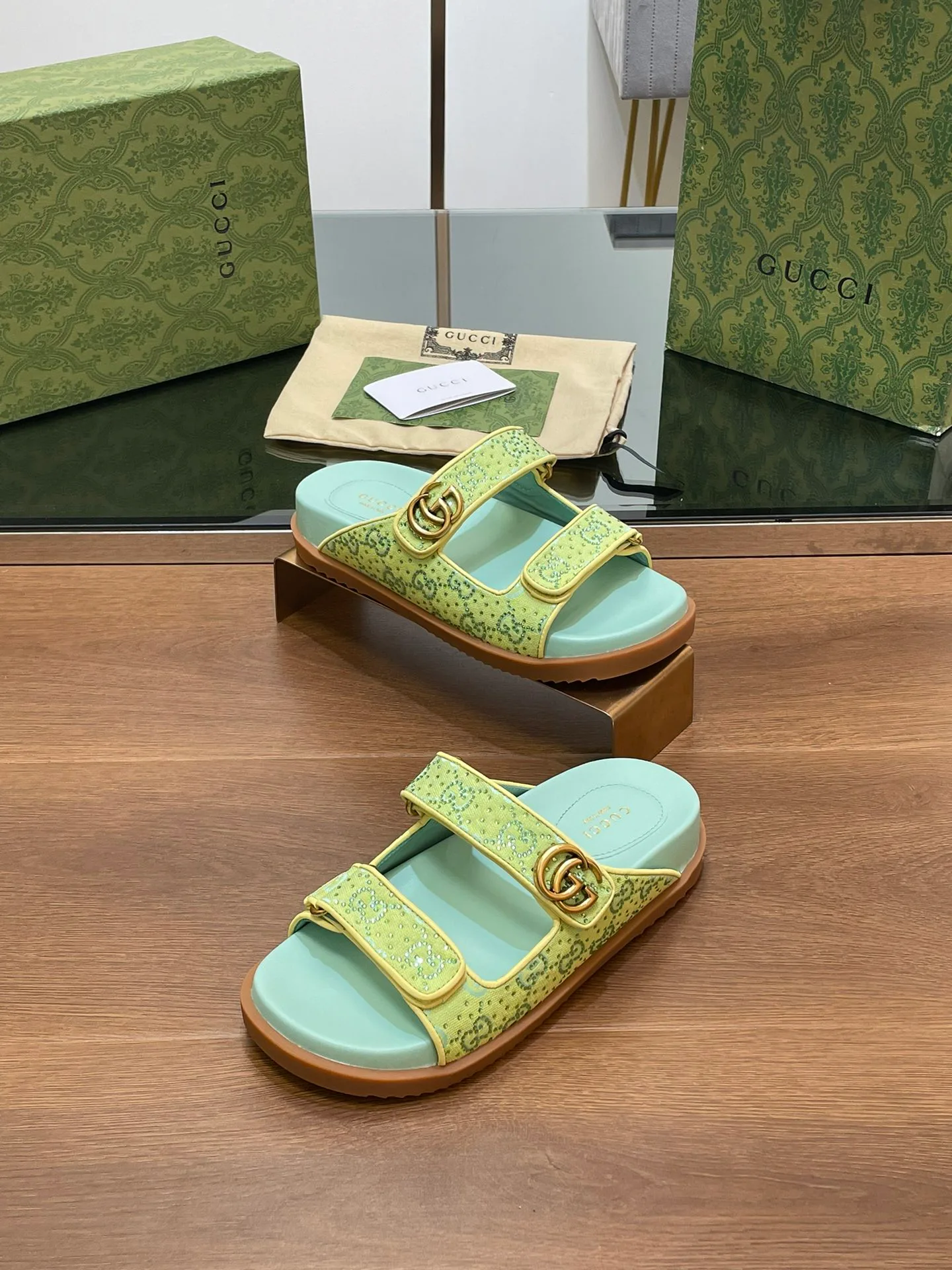 Шлепанцы Женские Gucci 21090