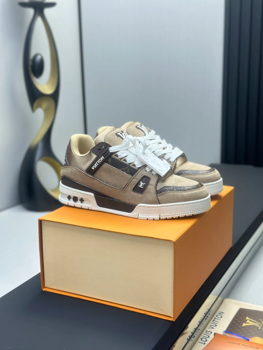 Кроссовки Женские Louis Vuitton 18011614