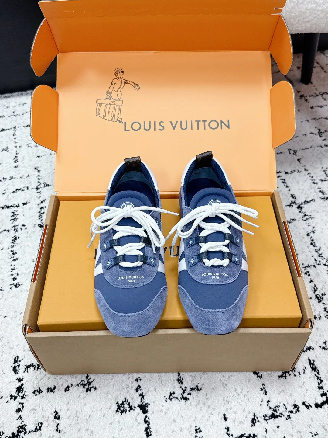 Кроссовки Женские Louis Vuitton 18409649
