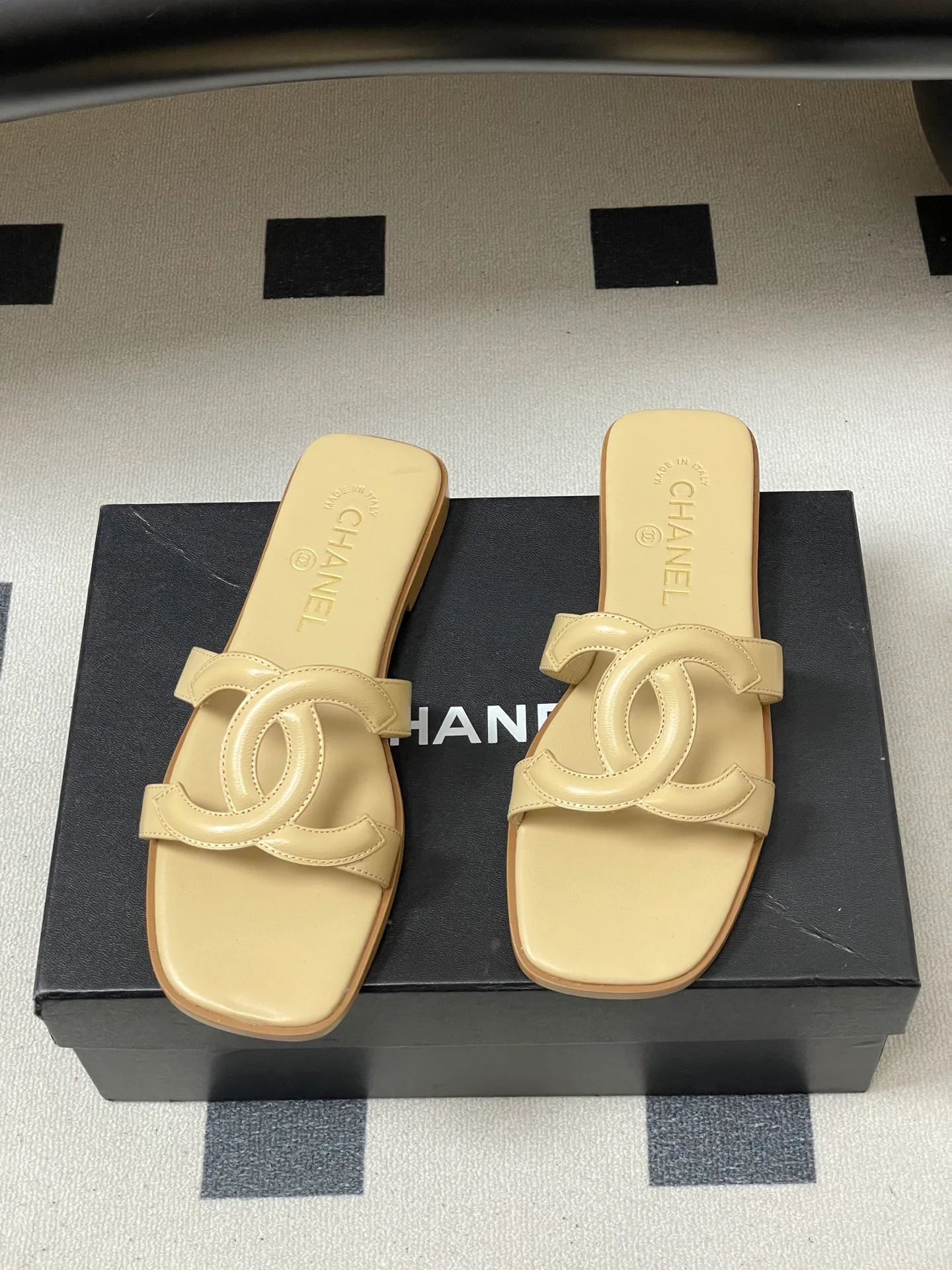 Шлепанцы Женские Chanel 11669279